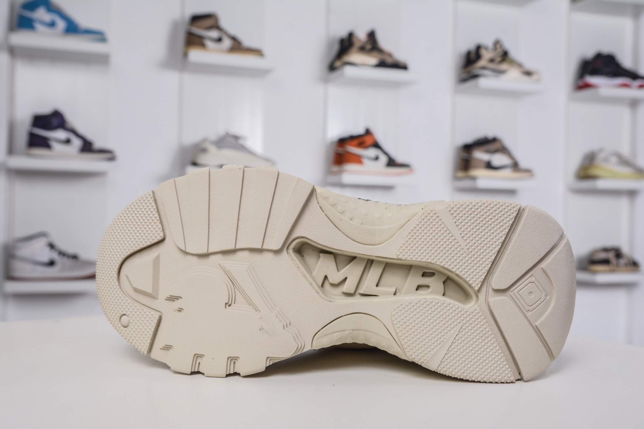 260 MLB Chunky Liner New York Yankees 涂鸦定制配色 低帮老爹风轻量增高厚底百搭休闲运动慢跑鞋 32SHC1111 50IVS