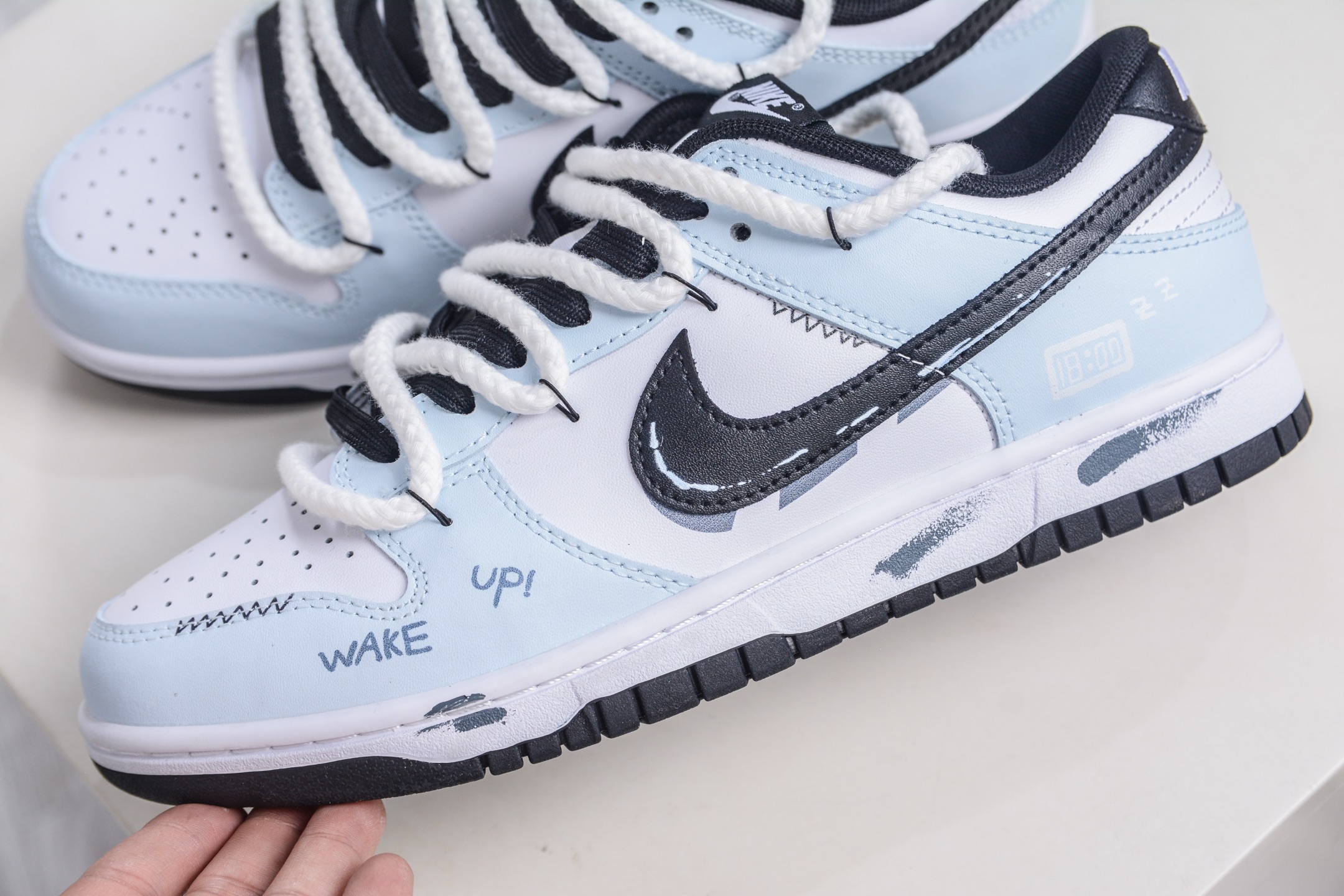 Nike Dunk Low 闹钟响了 淡青色 当浅蓝鞋身浸透晨光冰川蓝鞋面拼接纯白皮革 DD1391-100