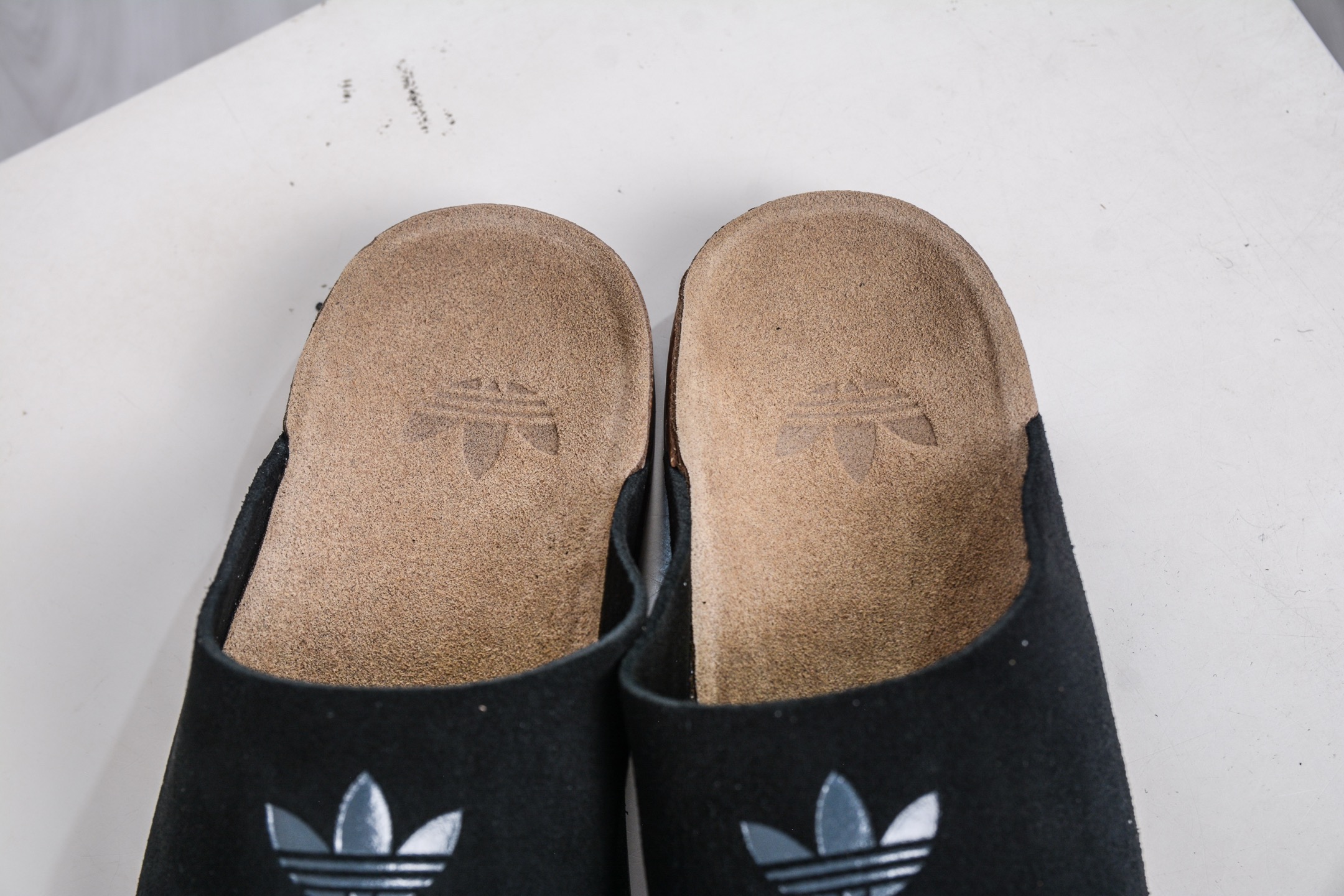 180 adidas originals Adimule 黑色 勃肯系 防磨防滑包头拖鞋 JQ4367