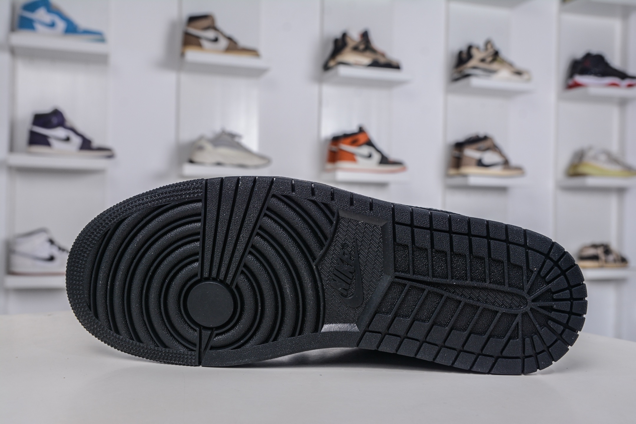 Air Jordan AJ1 Low 低帮 黑绿爆裂纹 IM6568-010