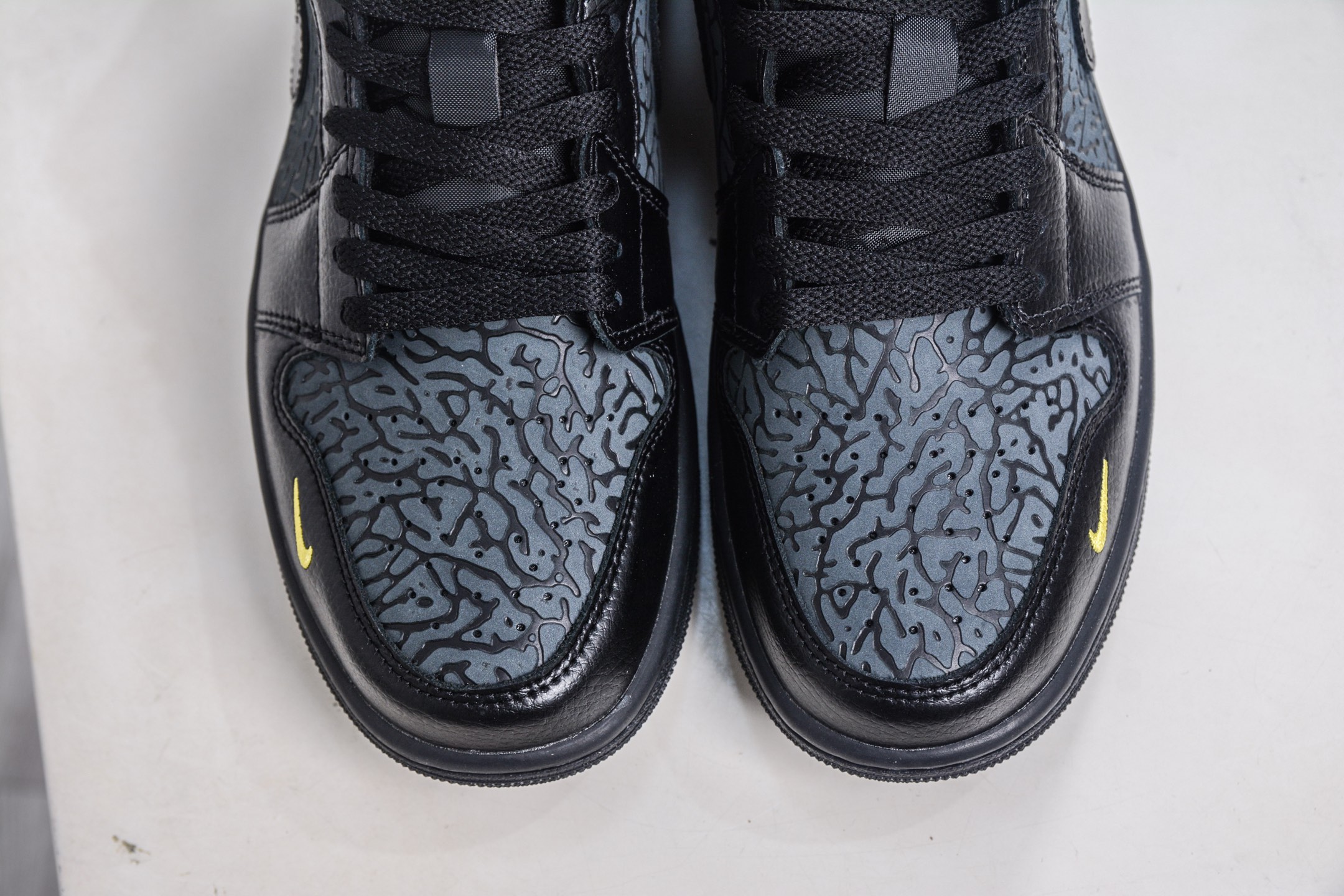 Air Jordan AJ1 Low 低帮 黑绿爆裂纹 IM6568-010