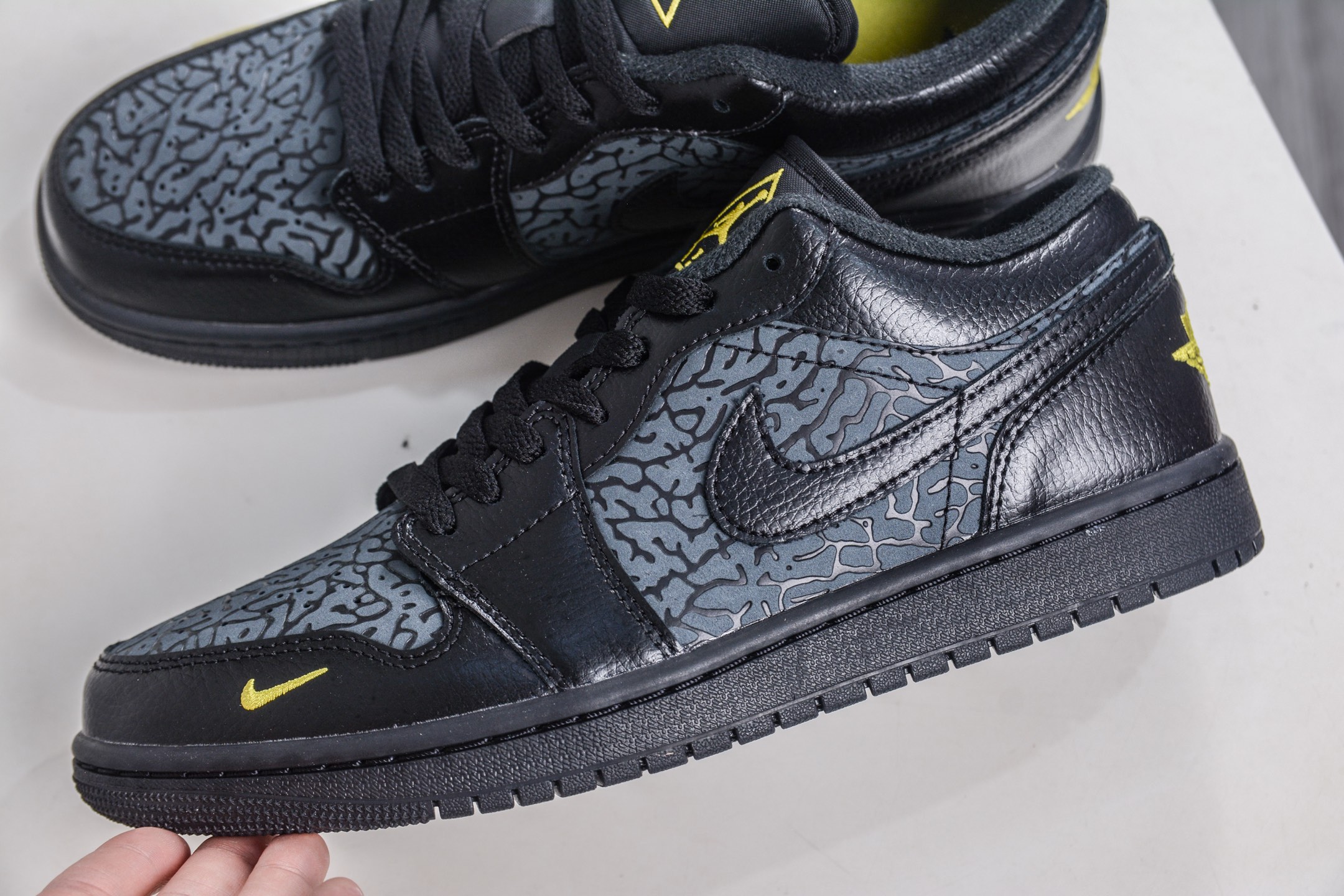 Air Jordan AJ1 Low 低帮 黑绿爆裂纹 IM6568-010