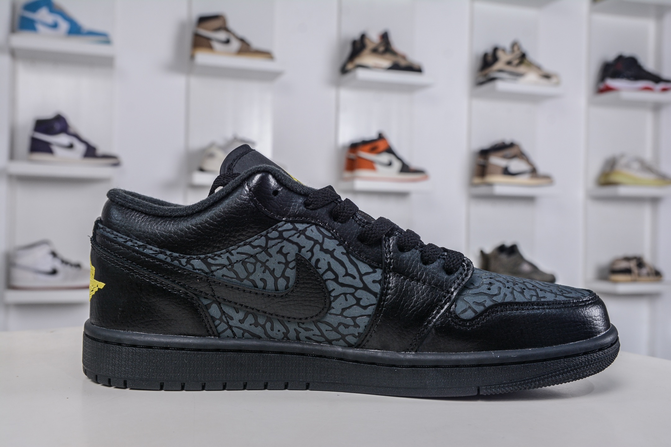 Air Jordan AJ1 Low 低帮 黑绿爆裂纹 IM6568-010