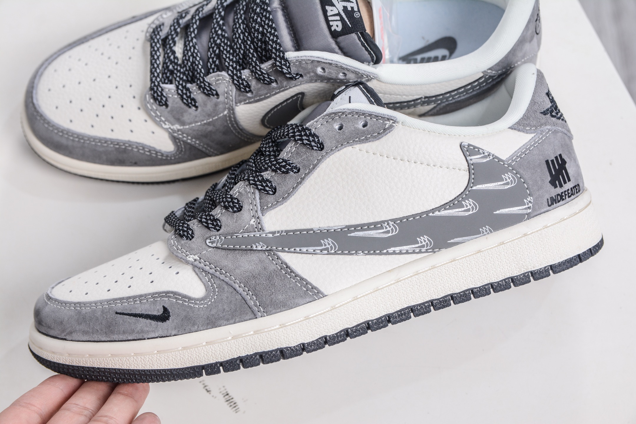 TS x Air Jordan AJ1 Low x UNDEFEATED UND联名-白灰 倒钩低帮联 DD7866-116-莆田鞋,莆田鞋货源,高仿鞋,高仿鞋货源,安福档口,莆田高仿鞋,莆田鞋批发,高仿鞋批发,莆田高仿运动鞋,高仿运动鞋,莆田运动鞋 TS x Air Jordan AJ1 Low x UNDEFEATED UND联名-白灰 倒钩低帮联 DD7866-116