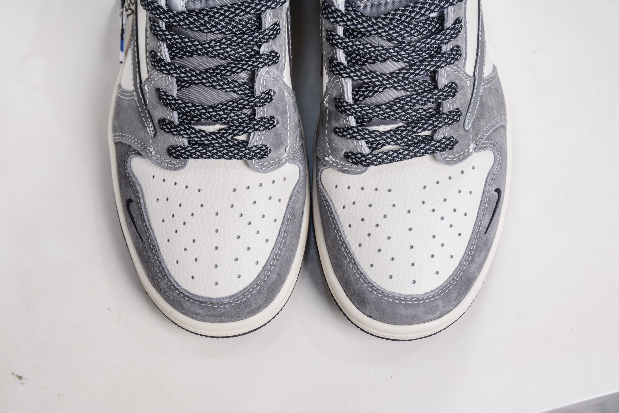 TS x Air Jordan AJ1 Low x UNDEFEATED UND联名-白灰 倒钩低帮联 DD7866-116-莆田鞋,莆田鞋货源,高仿鞋,高仿鞋货源,安福档口,莆田高仿鞋,莆田鞋批发,高仿鞋批发,莆田高仿运动鞋,高仿运动鞋,莆田运动鞋 TS x Air Jordan AJ1 Low x UNDEFEATED UND联名-白灰 倒钩低帮联 DD7866-116