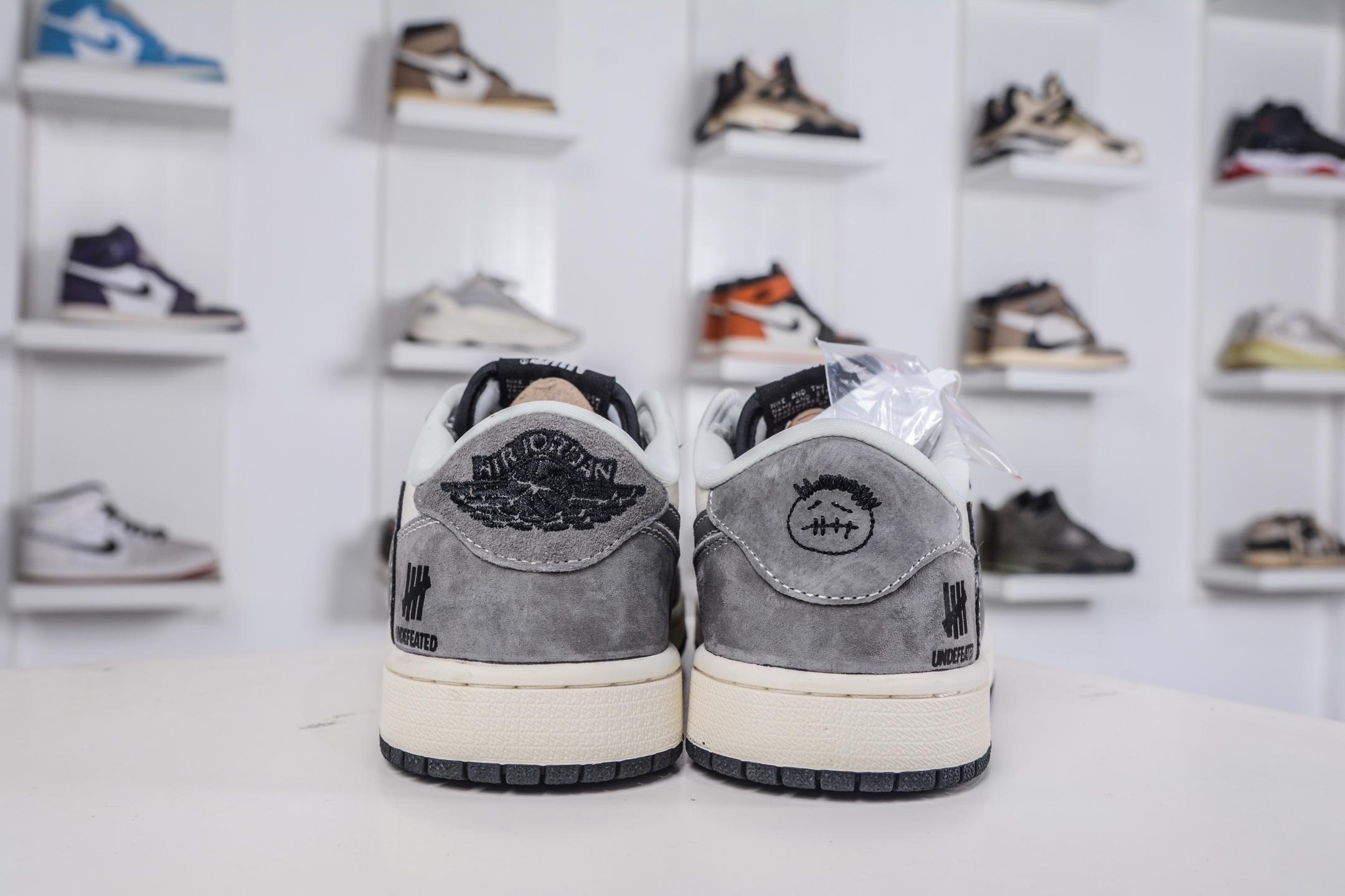 TS x Air Jordan AJ1 Low x UNDEFEATED UND联名-白灰 倒钩低帮联 DD7866-116-莆田鞋,莆田鞋货源,高仿鞋,高仿鞋货源,安福档口,莆田高仿鞋,莆田鞋批发,高仿鞋批发,莆田高仿运动鞋,高仿运动鞋,莆田运动鞋 TS x Air Jordan AJ1 Low x UNDEFEATED UND联名-白灰 倒钩低帮联 DD7866-116