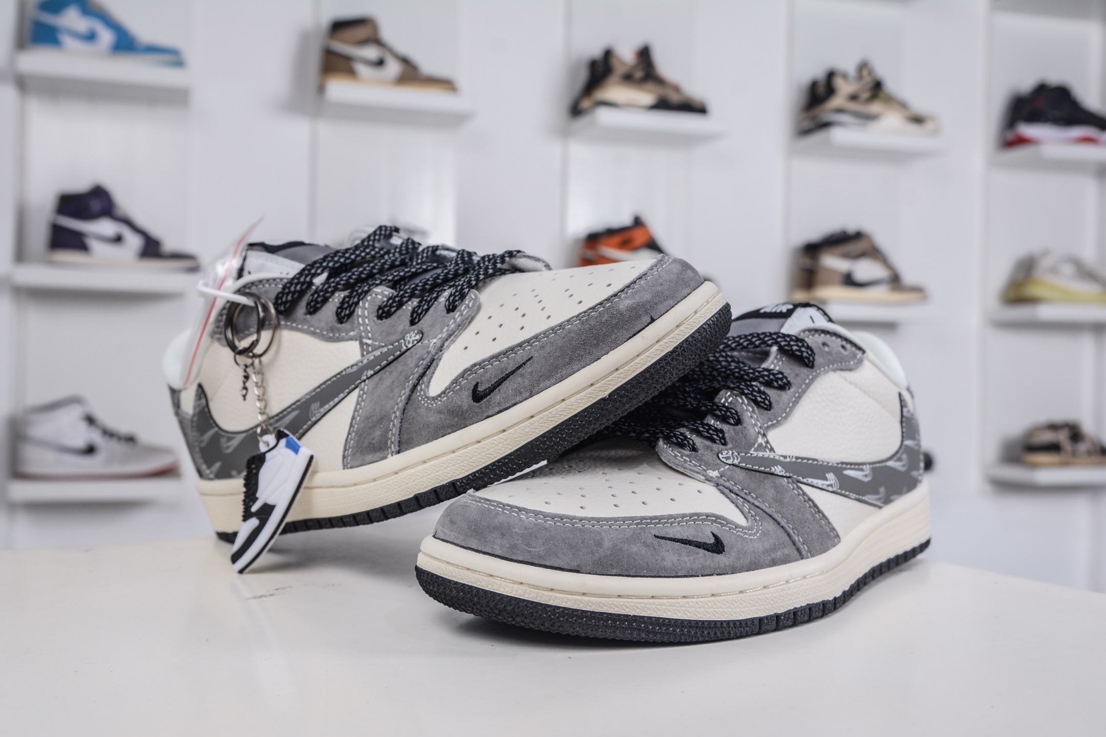 TS x Air Jordan AJ1 Low x UNDEFEATED UND联名-白灰 倒钩低帮联 DD7866-116-莆田鞋,莆田鞋货源,高仿鞋,高仿鞋货源,安福档口,莆田高仿鞋,莆田鞋批发,高仿鞋批发,莆田高仿运动鞋,高仿运动鞋,莆田运动鞋 TS x Air Jordan AJ1 Low x UNDEFEATED UND联名-白灰 倒钩低帮联 DD7866-116