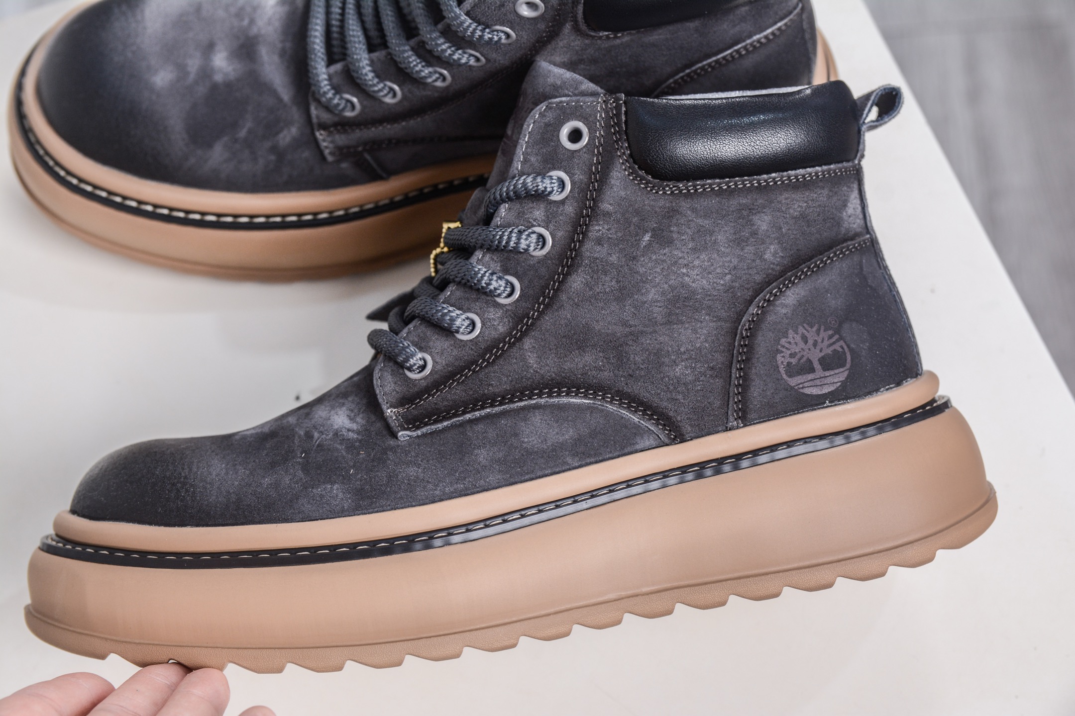 320 Timberland添柏岚/天伯伦 秋冬新品 秋冬必备户外休闲大黄靴系列-Chinese UA Cheap High Quatity Brand Clothes Bags handbags Sneakers wholesale wholesaler seller from China Factory suppliers Fashion Clothing Shoes best Quality Beautiful Price 320 Timberland添柏岚/天伯伦 秋冬新品 秋冬必备户外休闲大黄靴系列