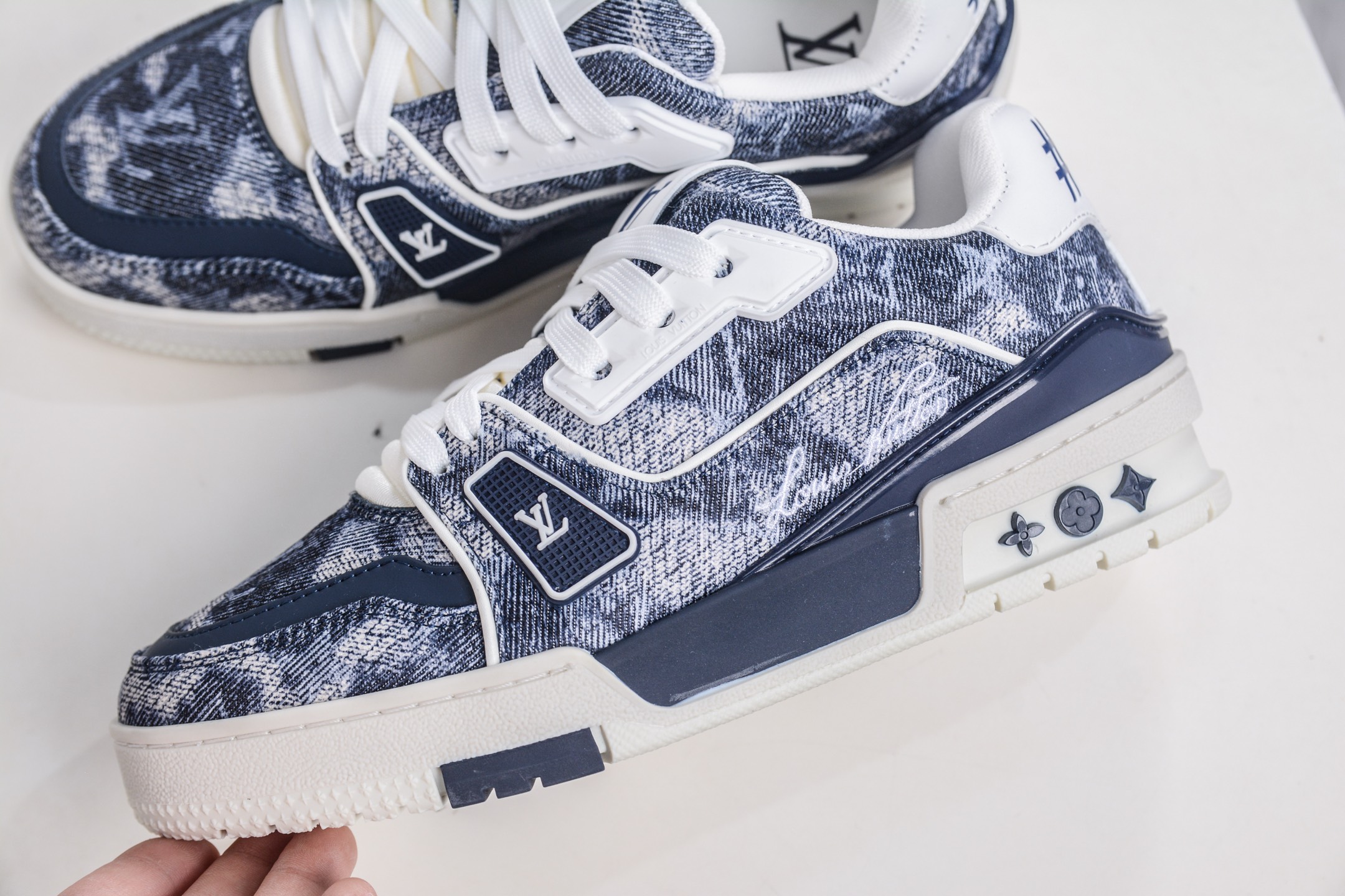 450 2021s LV Trainer 限定联名 2117-Chinese UA Cheap High Quatity Brand Clothes Bags handbags Sneakers wholesale wholesaler seller from China Factory suppliers Fashion Clothing Shoes best Quality Beautiful Price 450 2021s LV Trainer 限定联名 2117