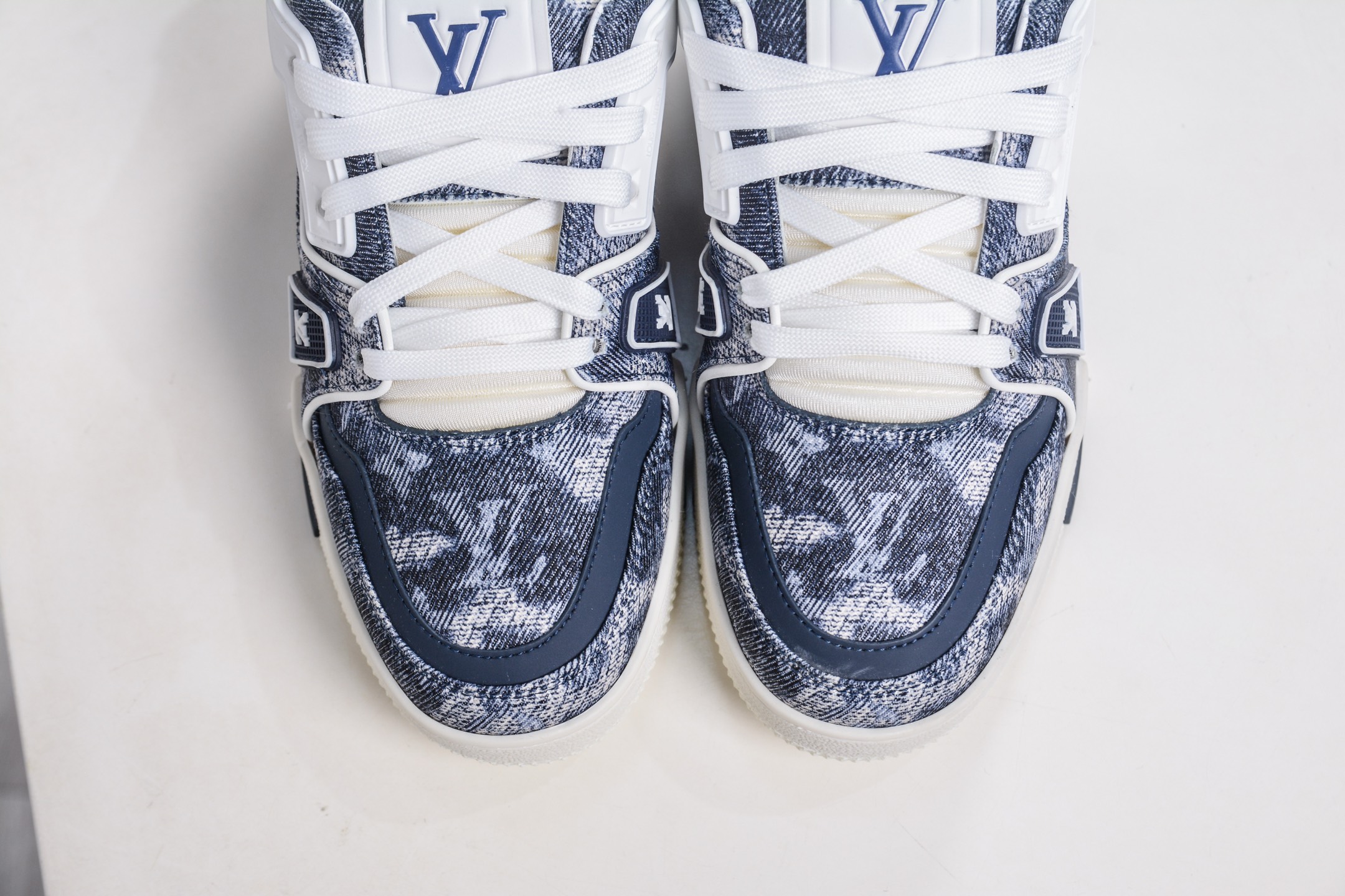 450 2021s LV Trainer 限定联名 2117-Chinese UA Cheap High Quatity Brand Clothes Bags handbags Sneakers wholesale wholesaler seller from China Factory suppliers Fashion Clothing Shoes best Quality Beautiful Price 450 2021s LV Trainer 限定联名 2117