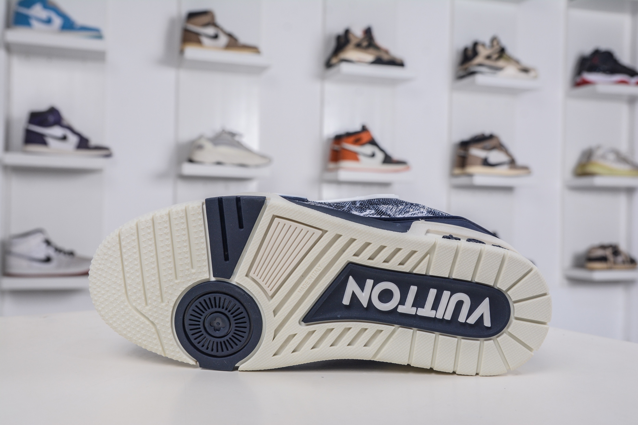 450 2021s LV Trainer 限定联名 2117-Chinese UA Cheap High Quatity Brand Clothes Bags handbags Sneakers wholesale wholesaler seller from China Factory suppliers Fashion Clothing Shoes best Quality Beautiful Price 450 2021s LV Trainer 限定联名 2117