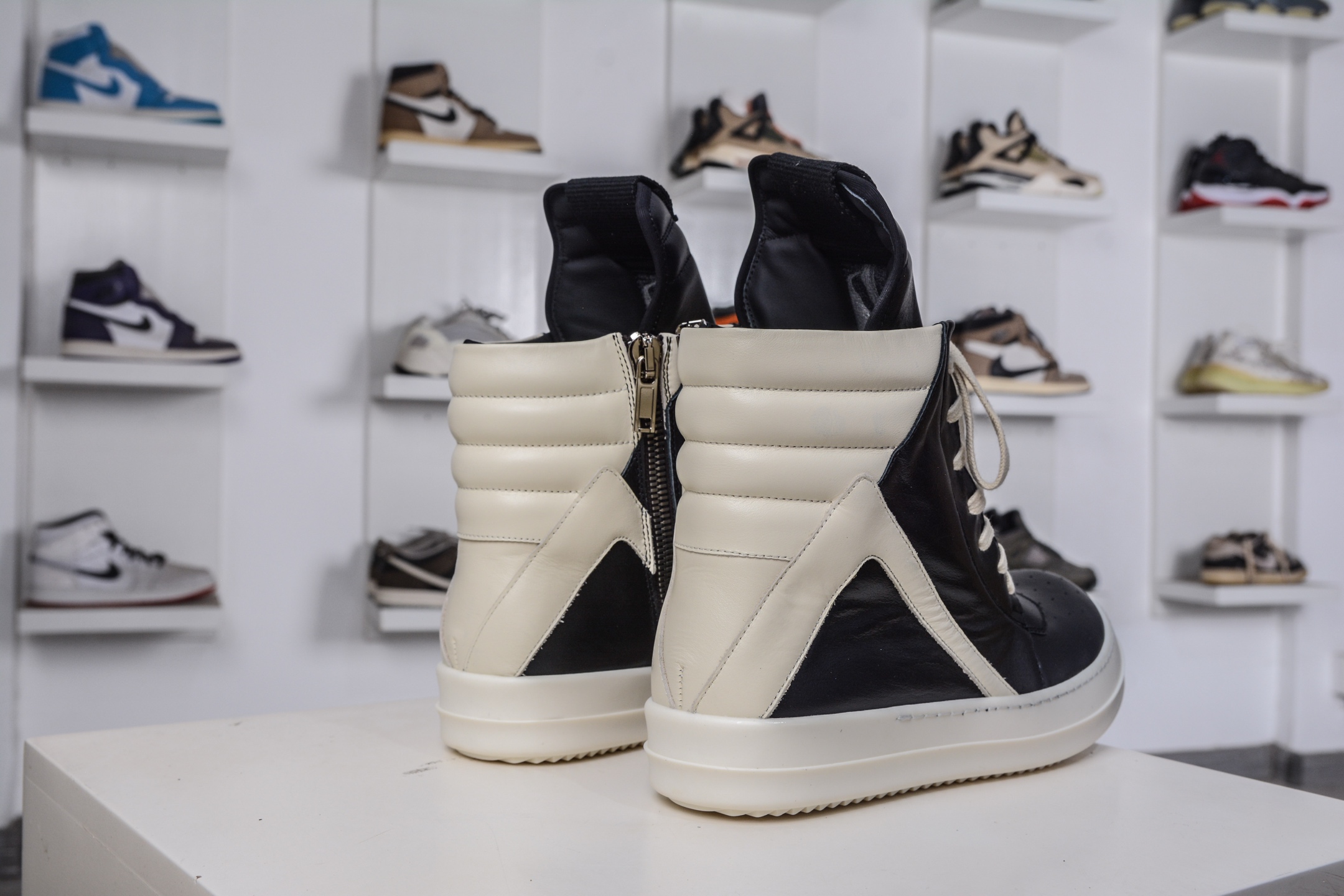 500 M版 RO欧文斯Rickowens 主线高帮 经典西瓜头款式“RO高帮倒三角黑白”-Chinese UA Cheap High Quatity Brand Clothes Bags handbags Sneakers wholesale wholesaler seller from China Factory suppliers Fashion Clothing Shoes best Quality Beautiful Price 500 M版 RO欧文斯Rickowens 主线高帮 经典西瓜头款式“RO高帮倒三角黑白”