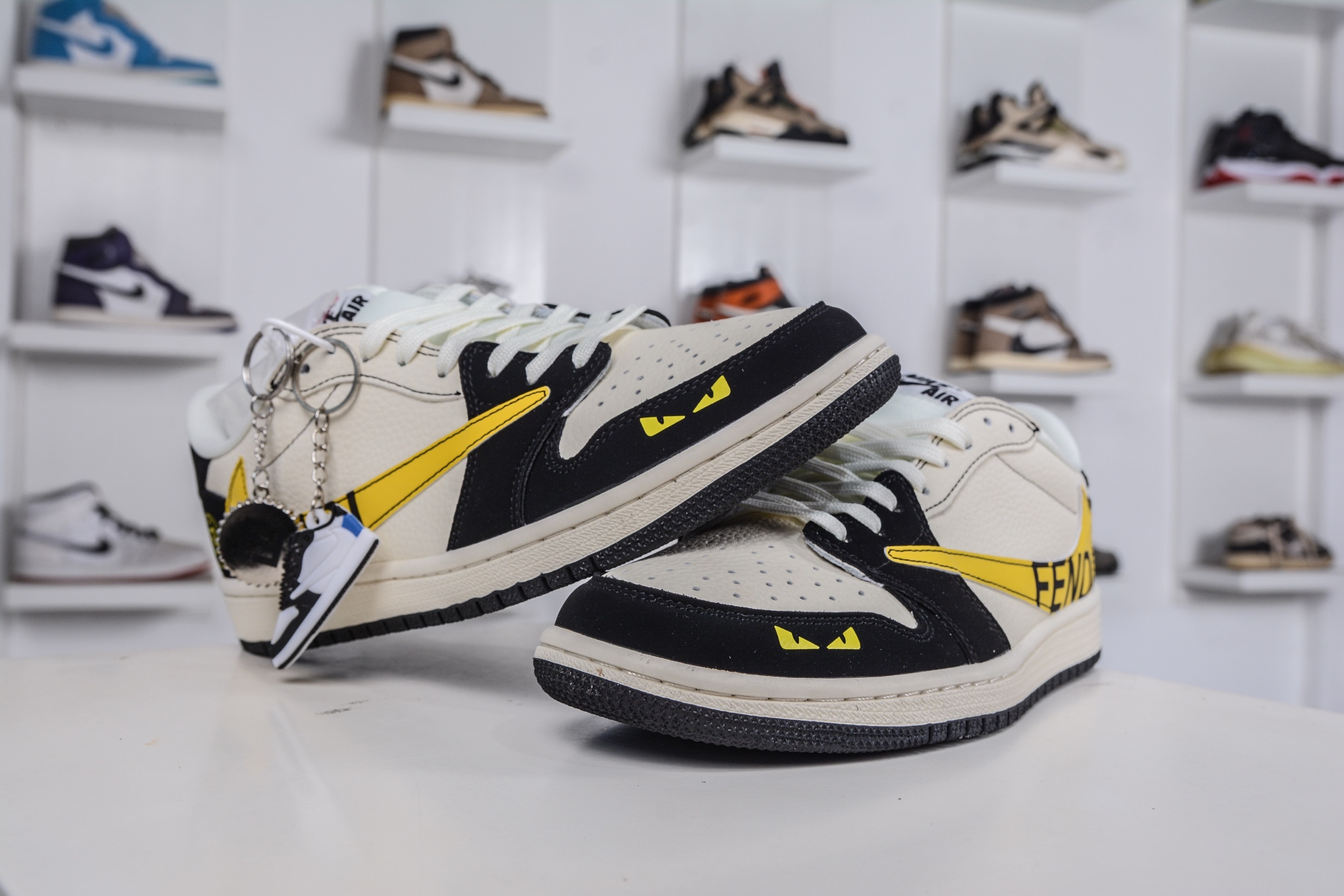 270 TS x Air Jordan x Fendi AJ1 Low 倒钩低帮芬迪联名-米黑黄 DD7866-111