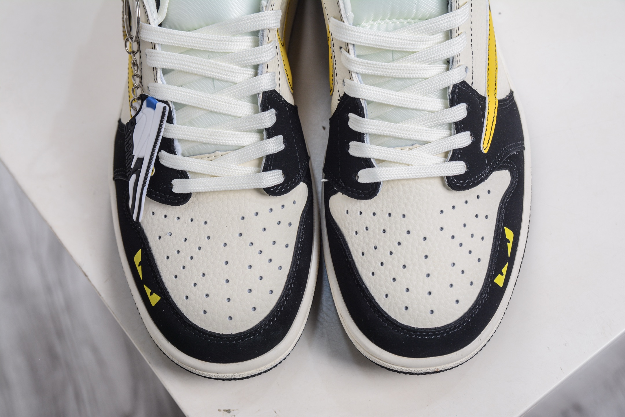 270 TS x Air Jordan x Fendi AJ1 Low 倒钩低帮芬迪联名-米黑黄 DD7866-111