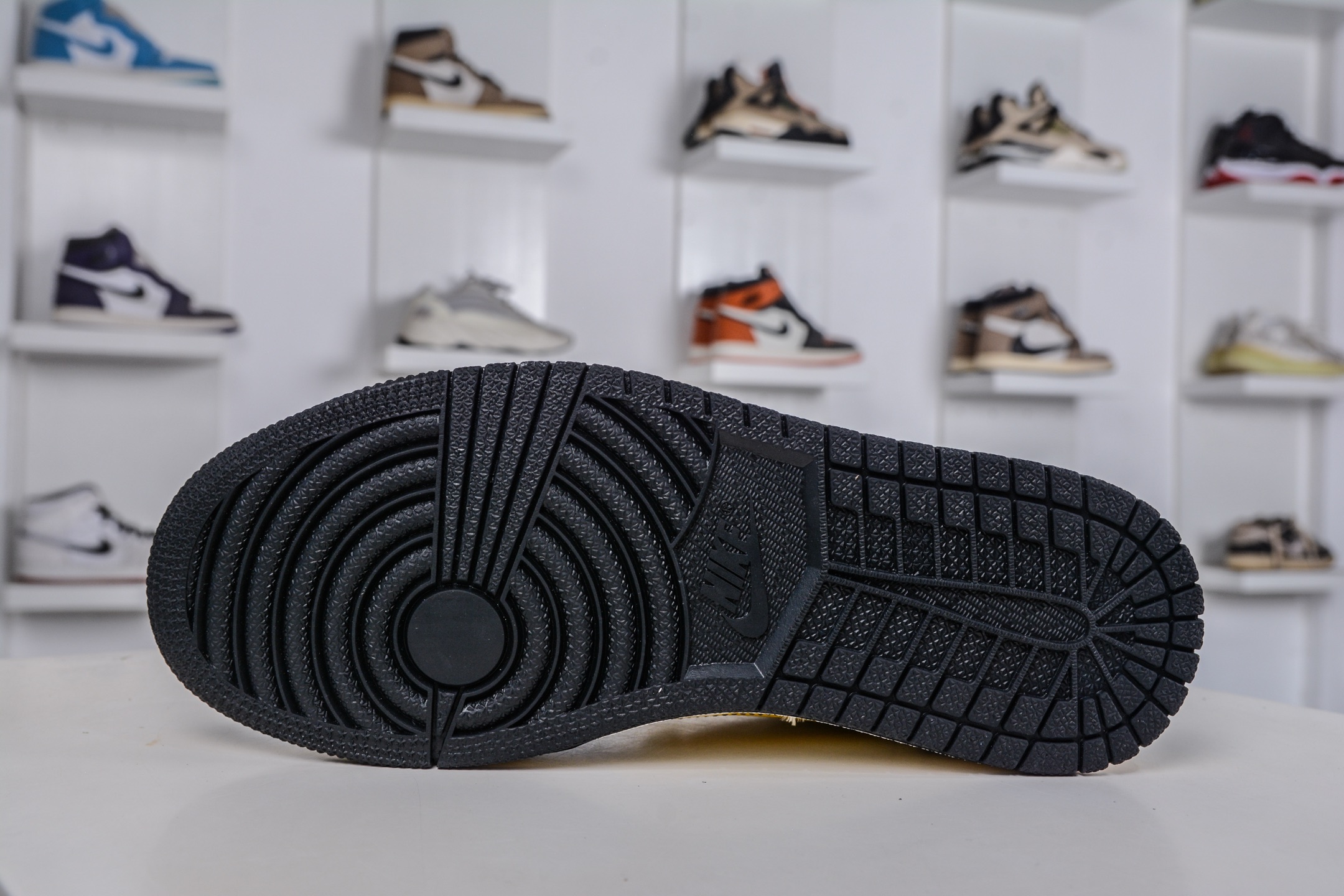 270 TS x Air Jordan x Fendi AJ1 Low 倒钩低帮芬迪联名-米黑黄 DD7866-111