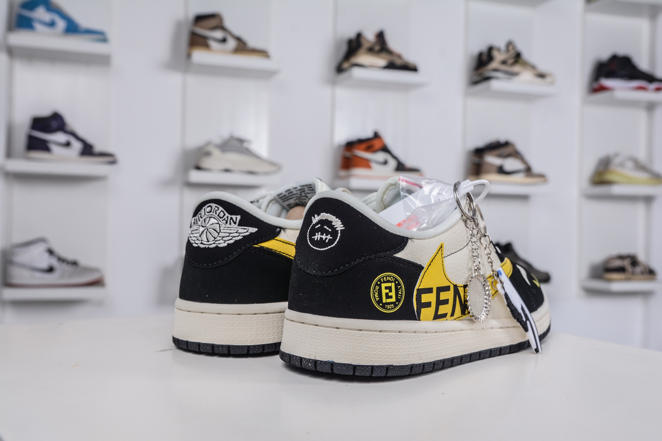 270 TS x Air Jordan x Fendi AJ1 Low 倒钩低帮芬迪联名-米黑黄 DD7866-111