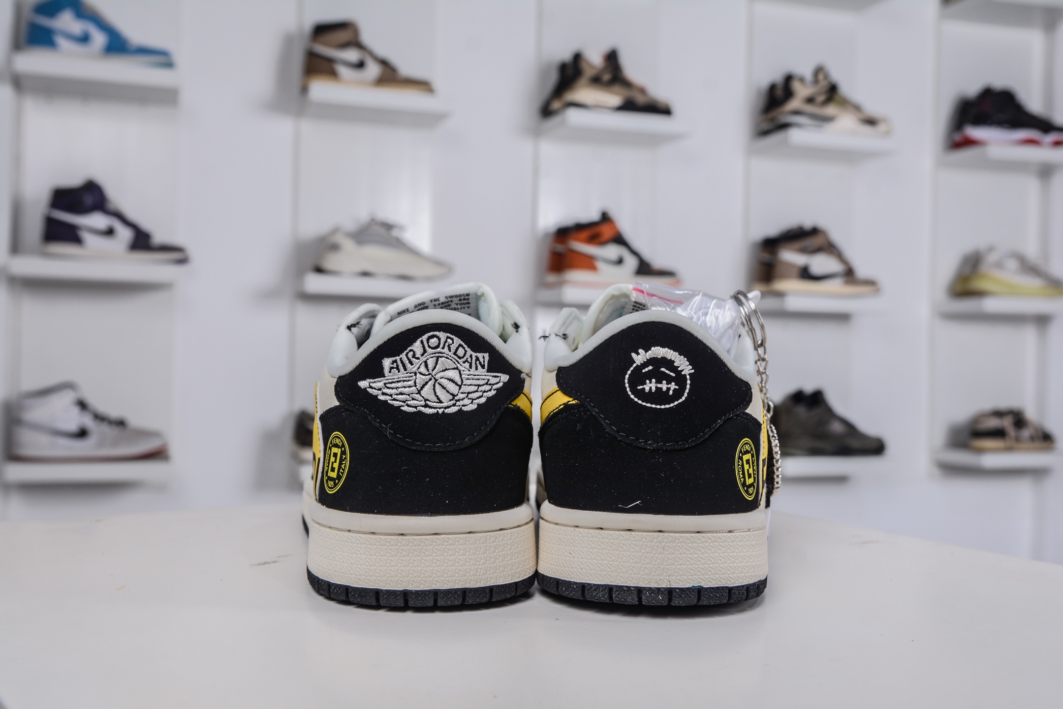 270 TS x Air Jordan x Fendi AJ1 Low 倒钩低帮芬迪联名-米黑黄 DD7866-111