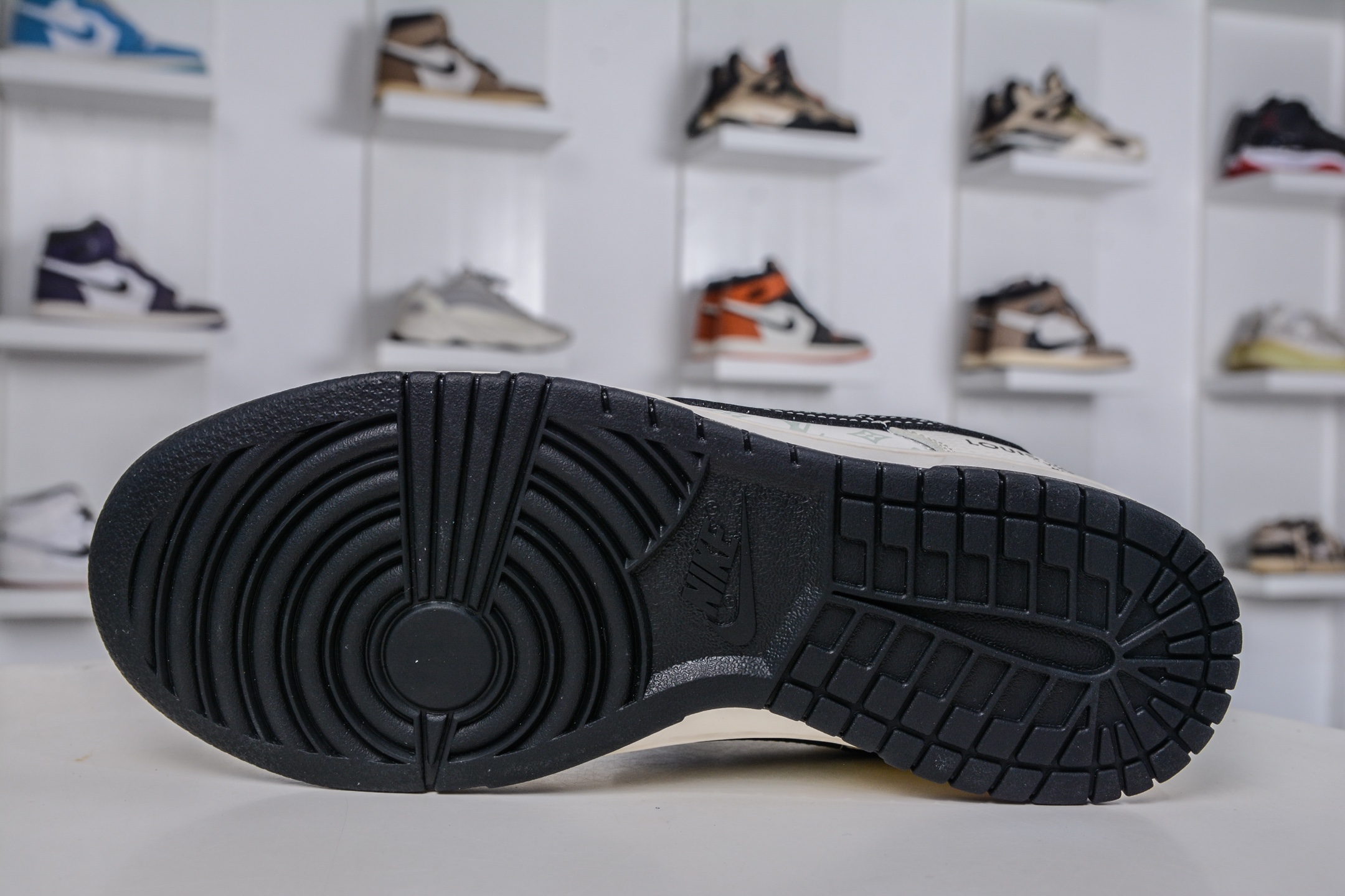 270 Nike SB Dunk Low x Louis VuittAJ1 Low LV联名-黑勾黑底印花 XS6089-626