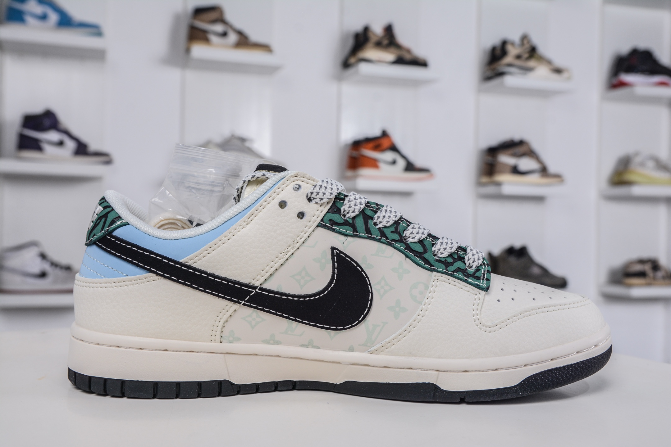 270 Nike SB Dunk Low x Louis VuittAJ1 Low LV联名-黑勾黑底印花 XS6089-626