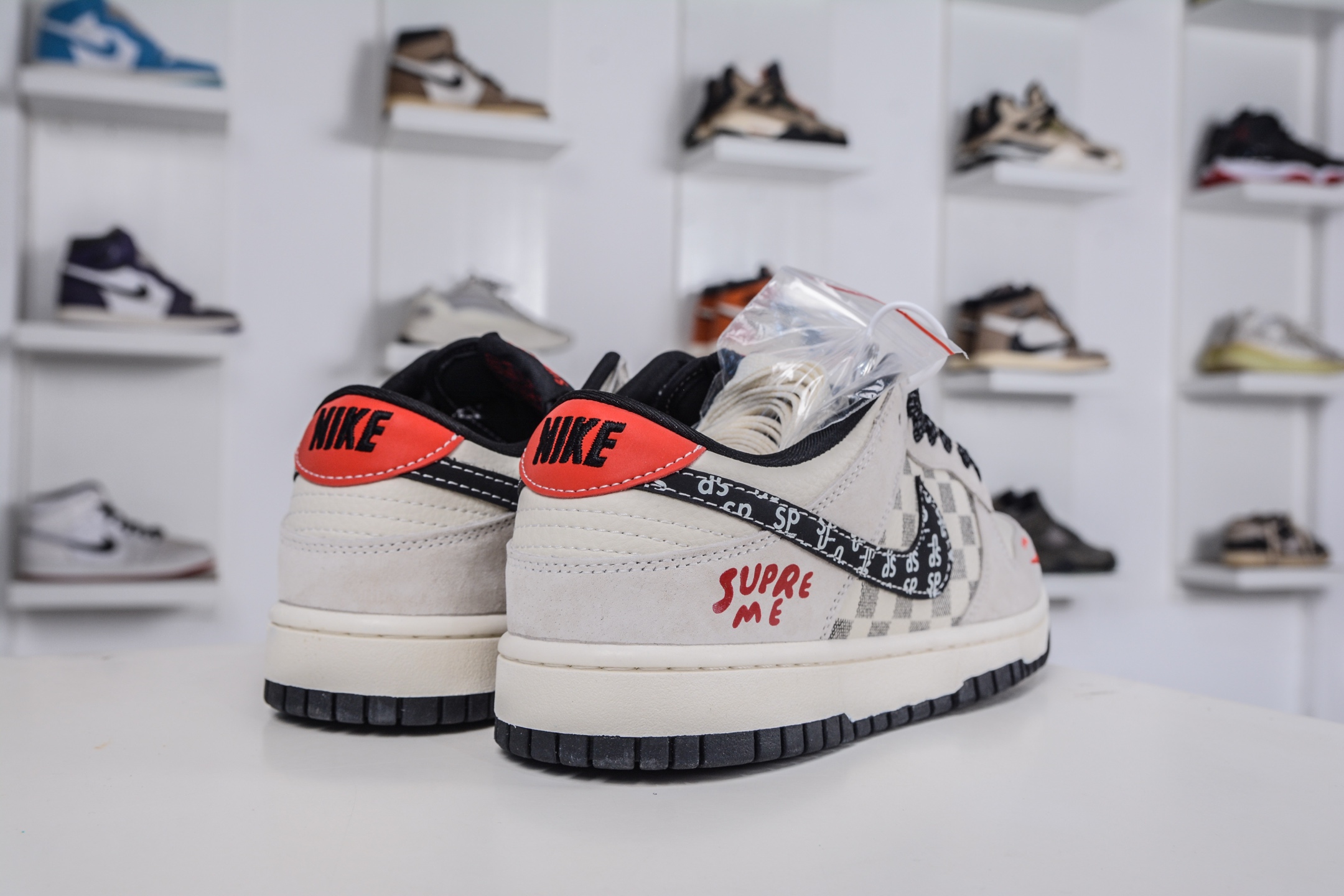 270 Nike SB Dunk Low x Superme SUP联名-奶白格子灰 SD8888-007