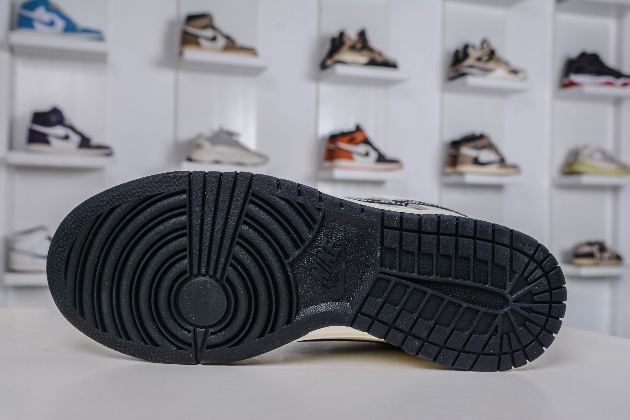 270 Nike SB Dunk Low x Superme SUP联名-奶白格子灰 SD8888-007