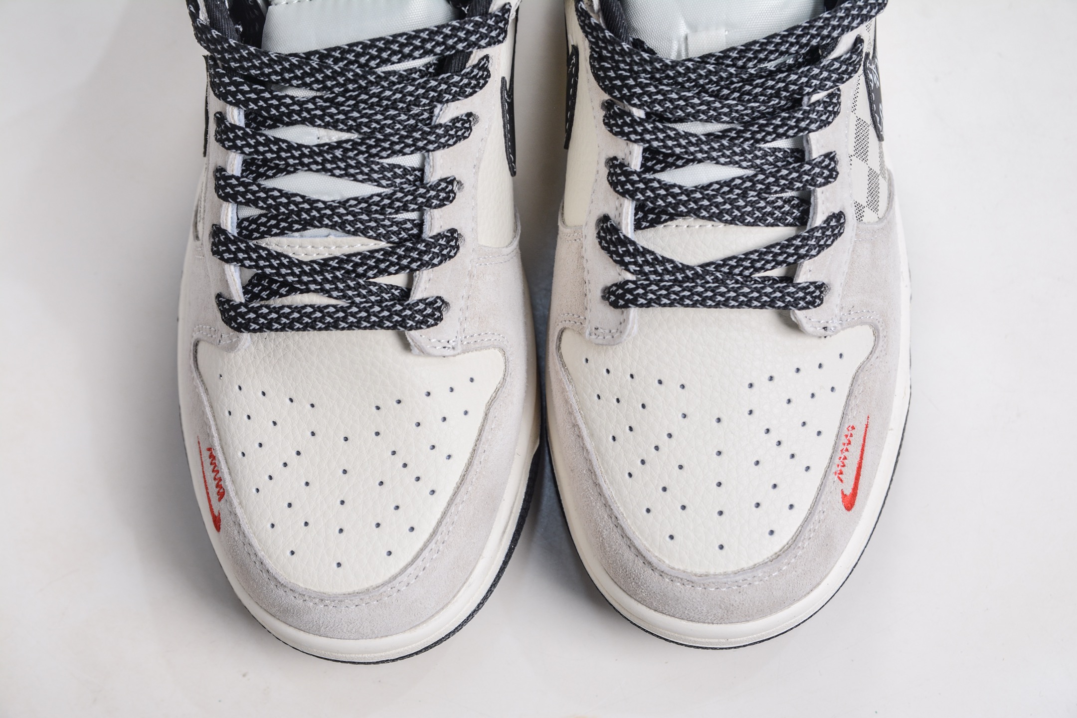 270 Nike SB Dunk Low x Superme SUP联名-奶白格子灰 SD8888-007