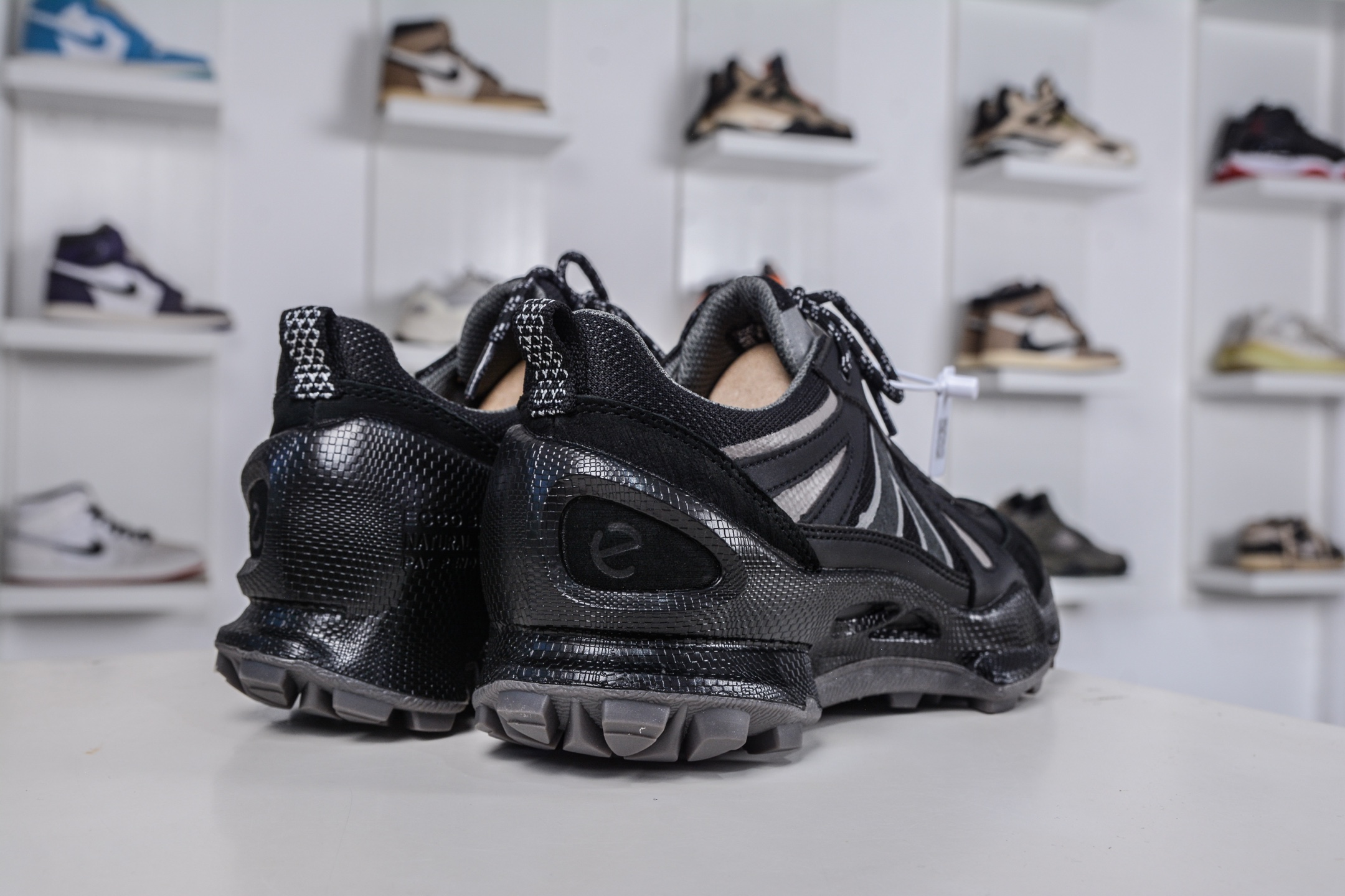 300 ECCO爱步男鞋2025新款运动鞋防水透气户外健步鞋BIOMC踪迹系列 803464-510