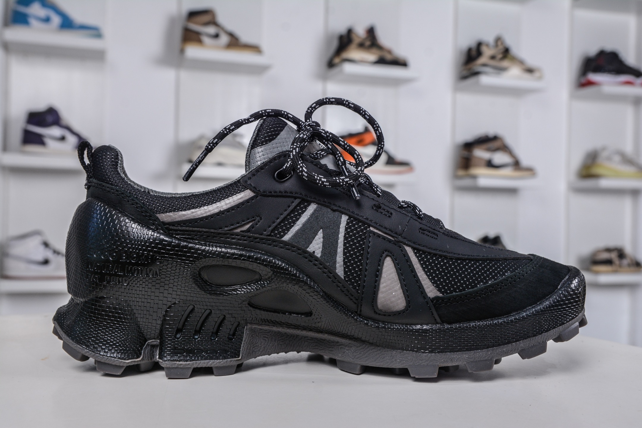 300 ECCO爱步男鞋2025新款运动鞋防水透气户外健步鞋BIOMC踪迹系列 803464-510