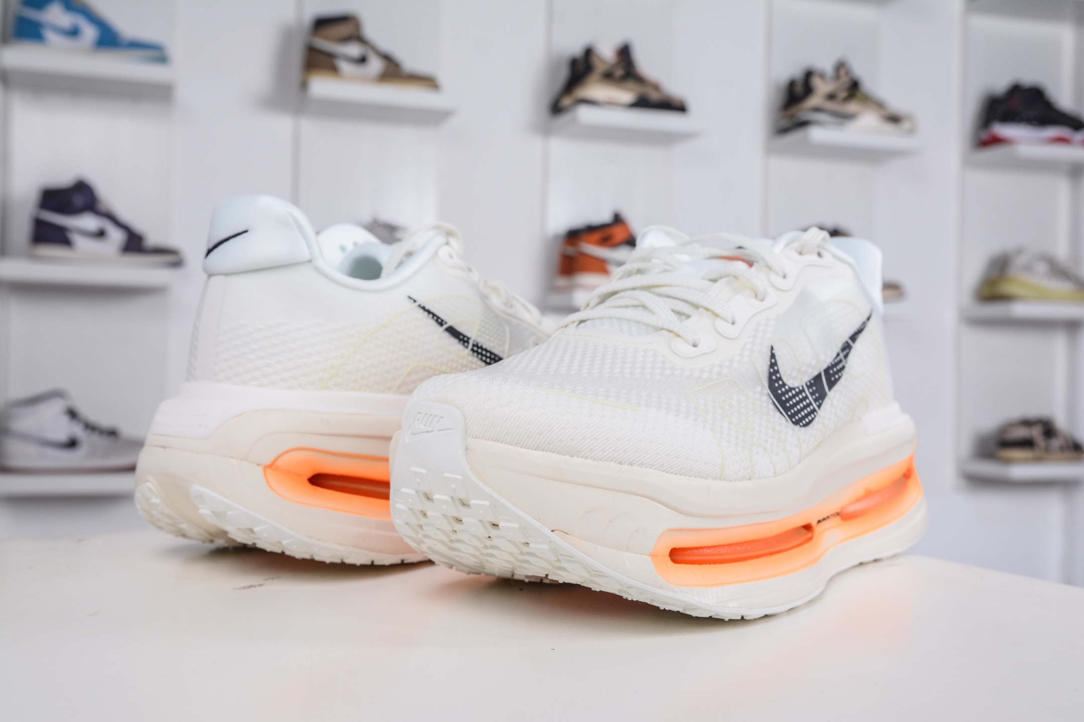 260 NIKE VOMERO PREMIUM 全掌气垫缓震网面运动跑鞋 IQ4035-100