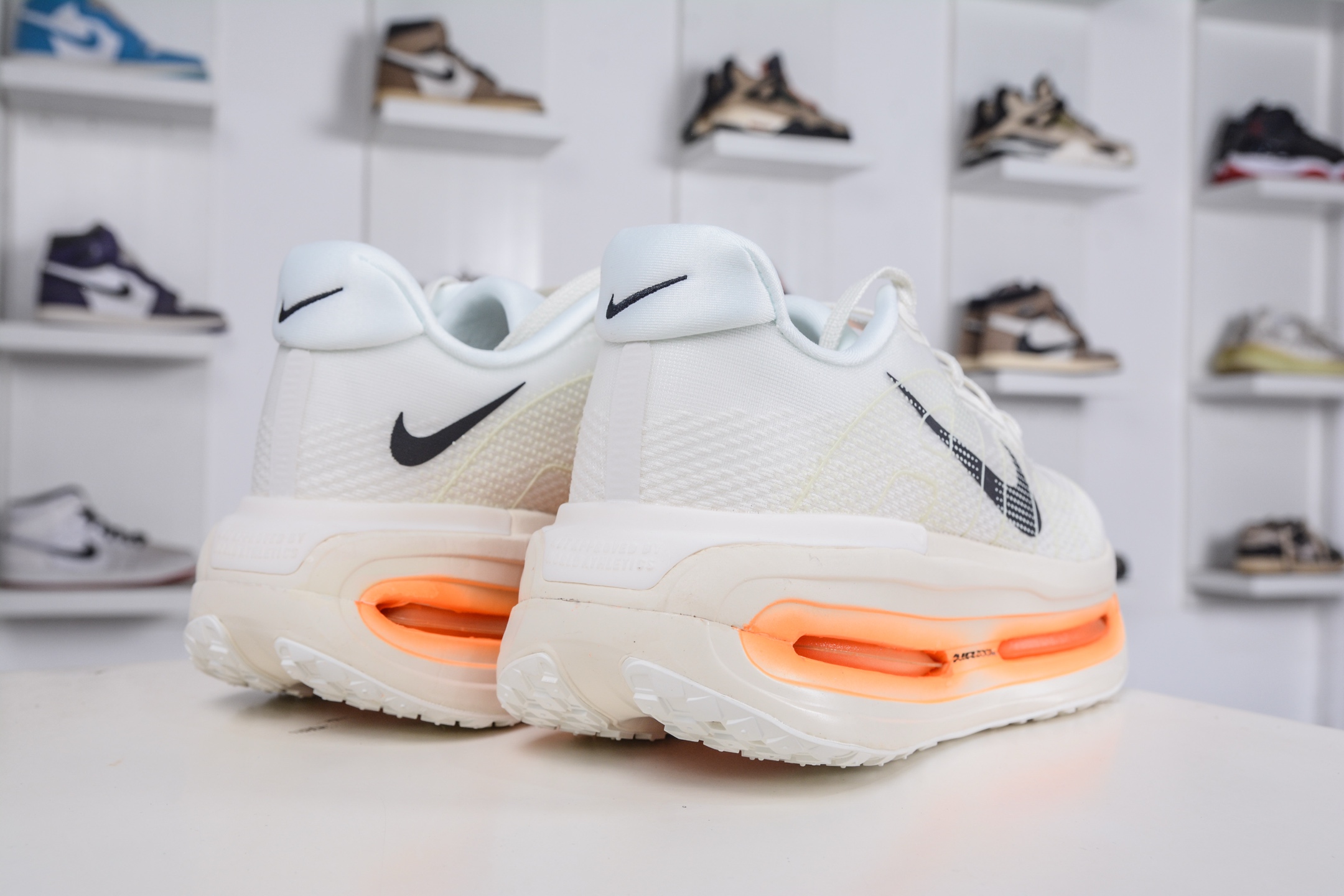 260 NIKE VOMERO PREMIUM 全掌气垫缓震网面运动跑鞋 IQ4035-100