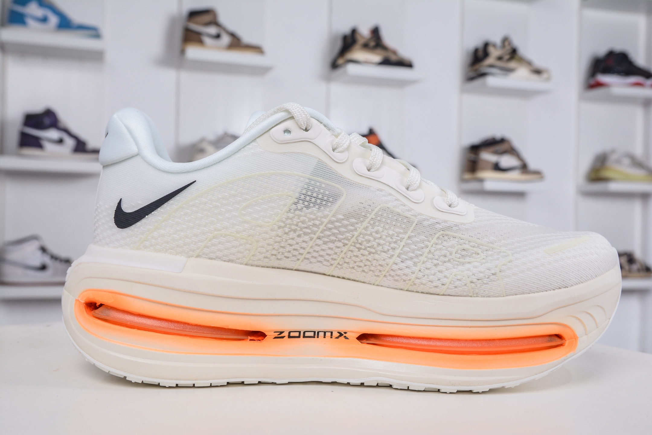 260 NIKE VOMERO PREMIUM 全掌气垫缓震网面运动跑鞋 IQ4035-100