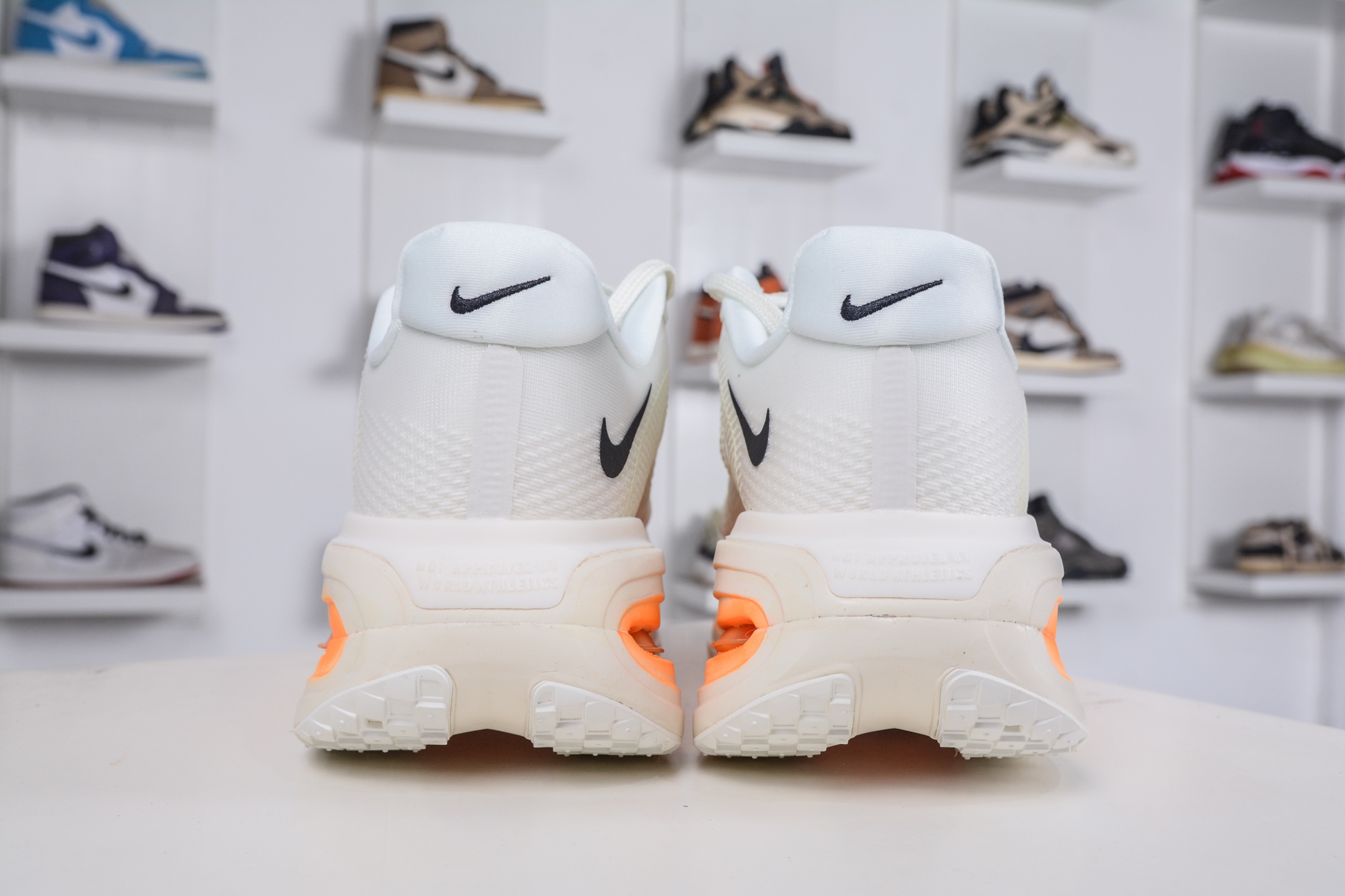 260 NIKE VOMERO PREMIUM 全掌气垫缓震网面运动跑鞋 IQ4035-100