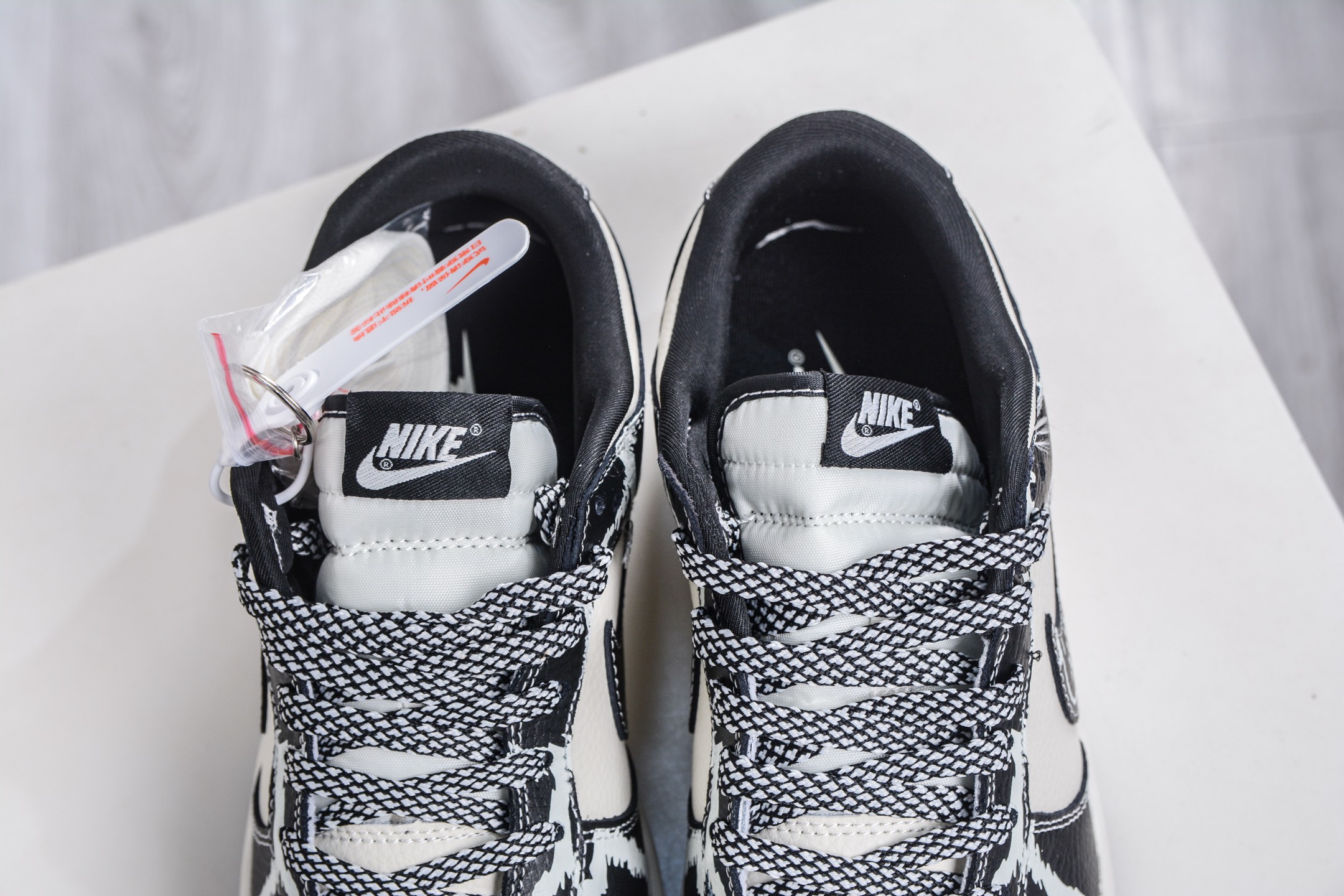 270 Nike SB Dunk Low x Superme SUP联名-米白黑 SJ8888-005