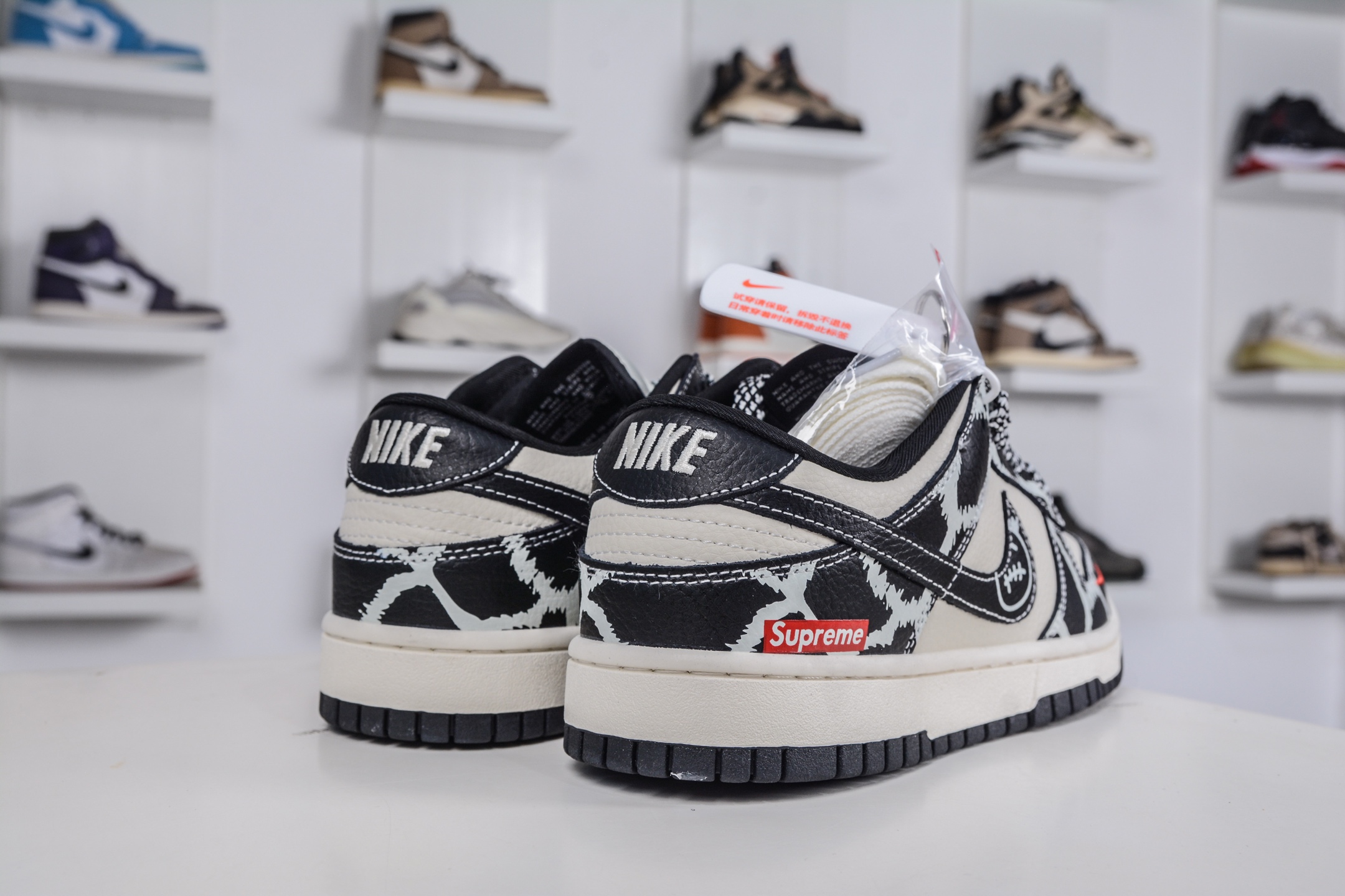 270 Nike SB Dunk Low x Superme SUP联名-米白黑 SJ8888-005