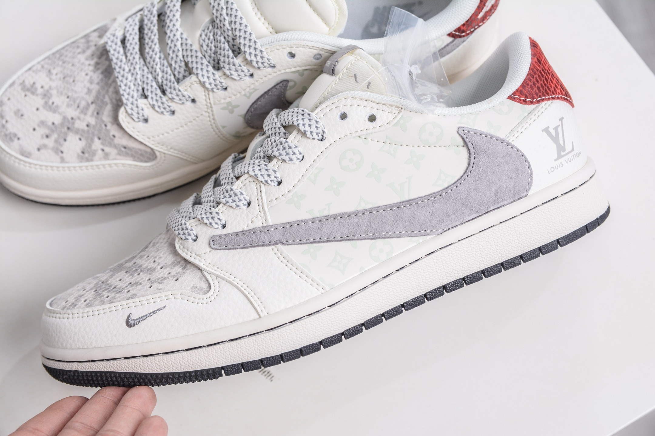 270 TS x Air Jordan x Louis VuittAJ1 Low 倒钩低帮LV联名-米灰红 QW5088-209