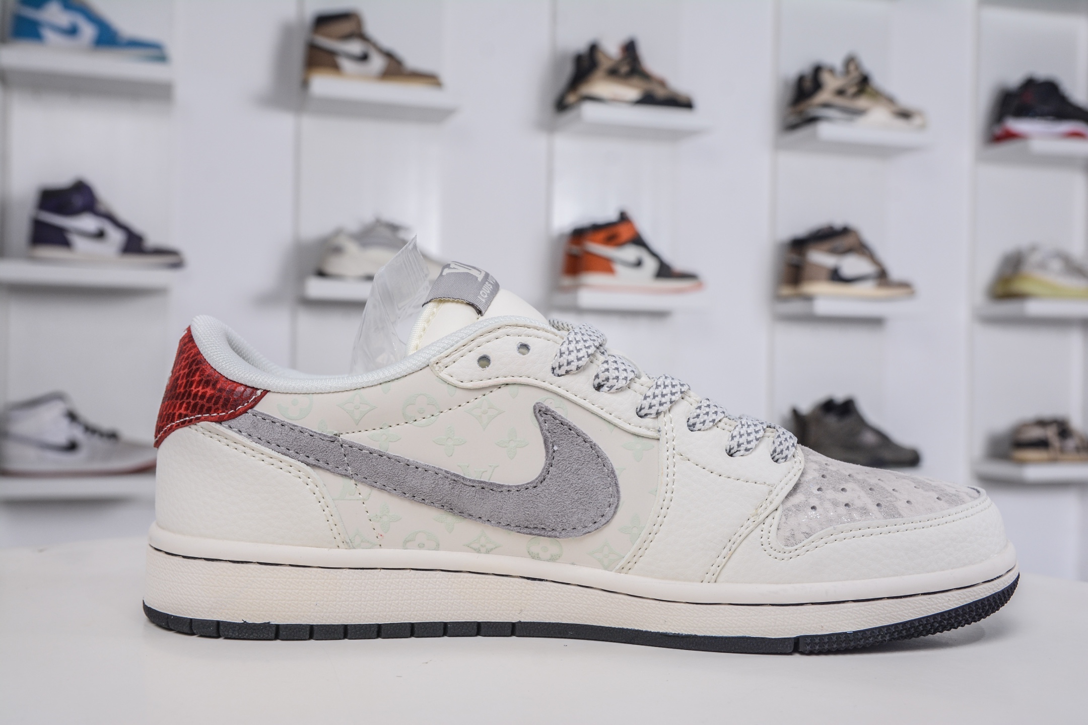 270 TS x Air Jordan x Louis VuittAJ1 Low 倒钩低帮LV联名-米灰红 QW5088-209