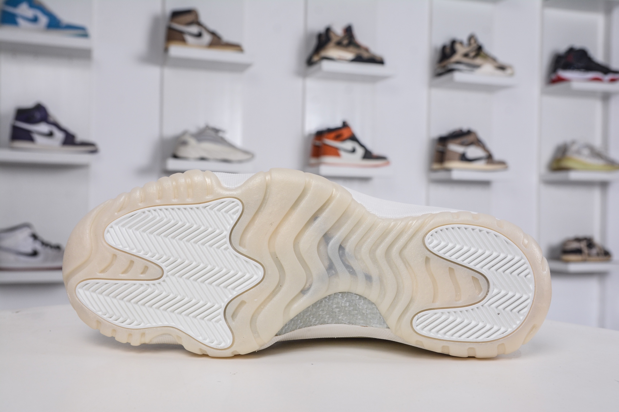 330 Air Jordan 11 Retro ”Pearl” AJ11 乔丹11代高帮珍珠白 AJ11 高帮 AR0715-110