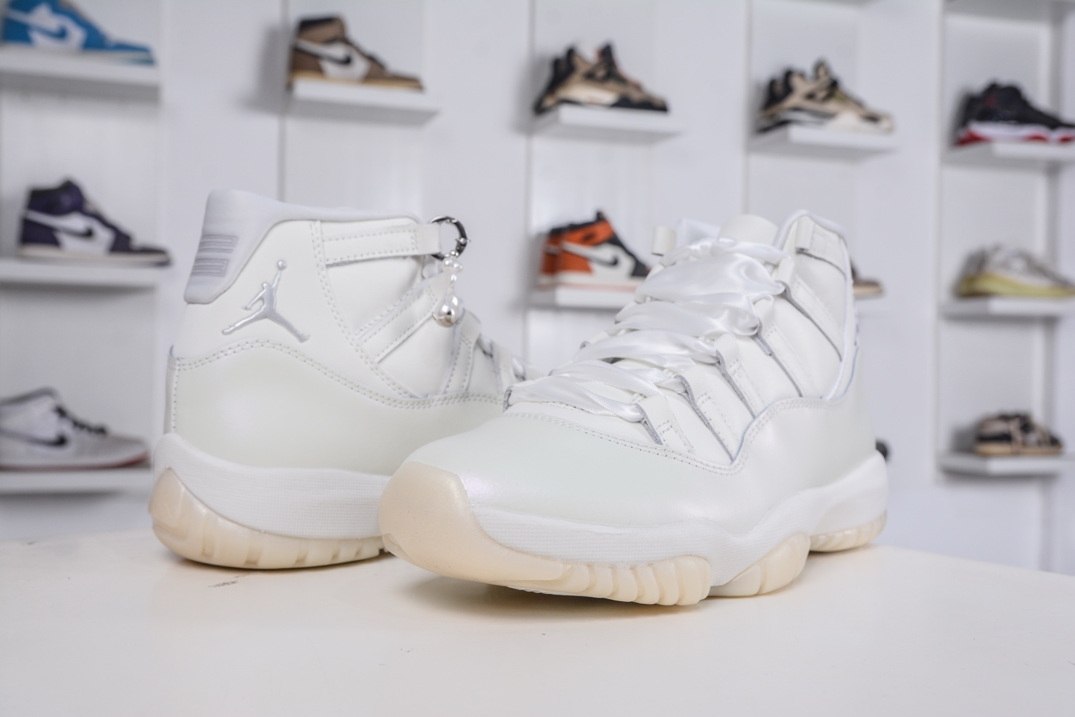 330 Air Jordan 11 Retro ”Pearl” AJ11 乔丹11代高帮珍珠白 AJ11 高帮 AR0715-110