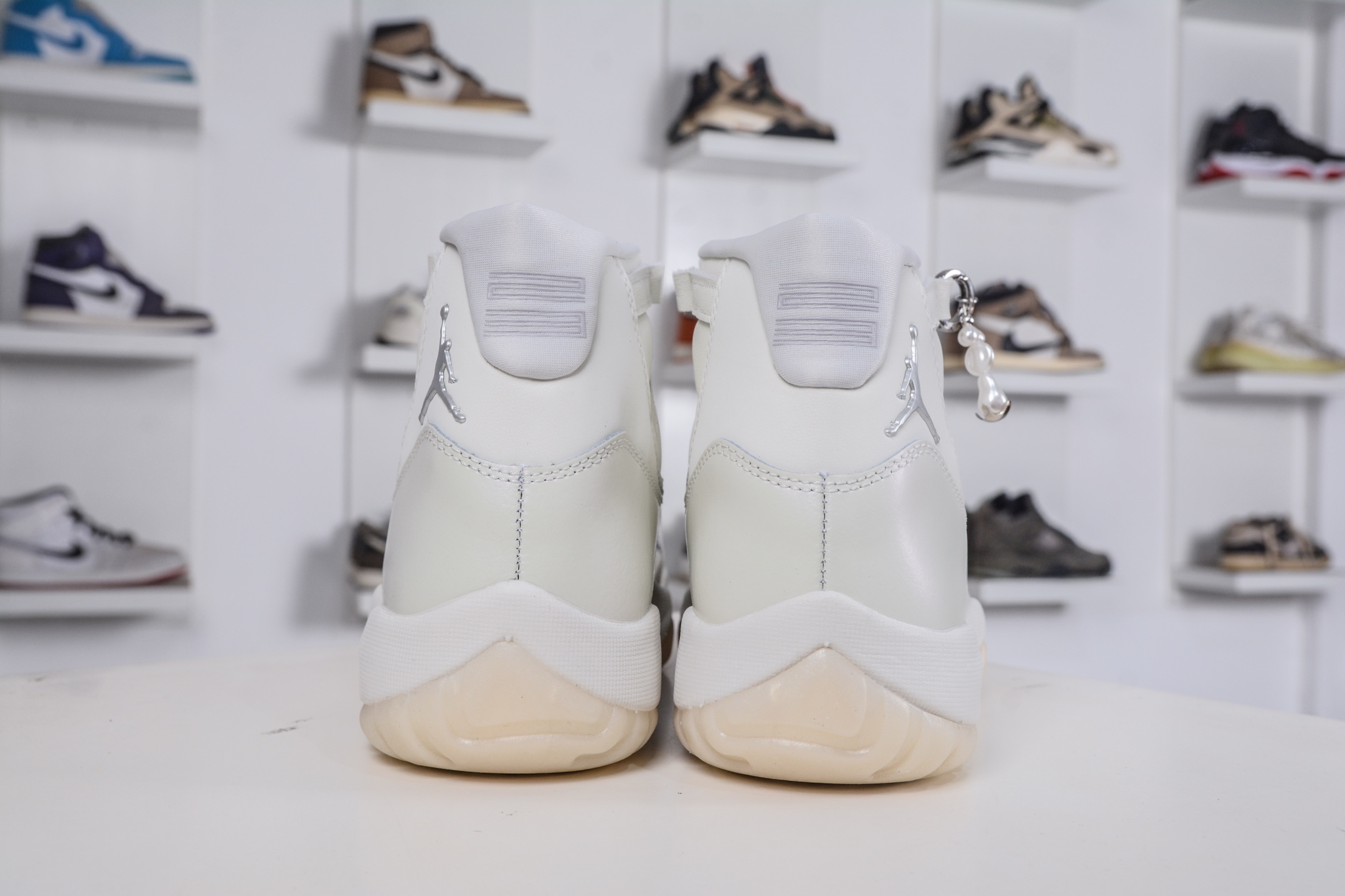 330 Air Jordan 11 Retro ”Pearl” AJ11 乔丹11代高帮珍珠白 AJ11 高帮 AR0715-110