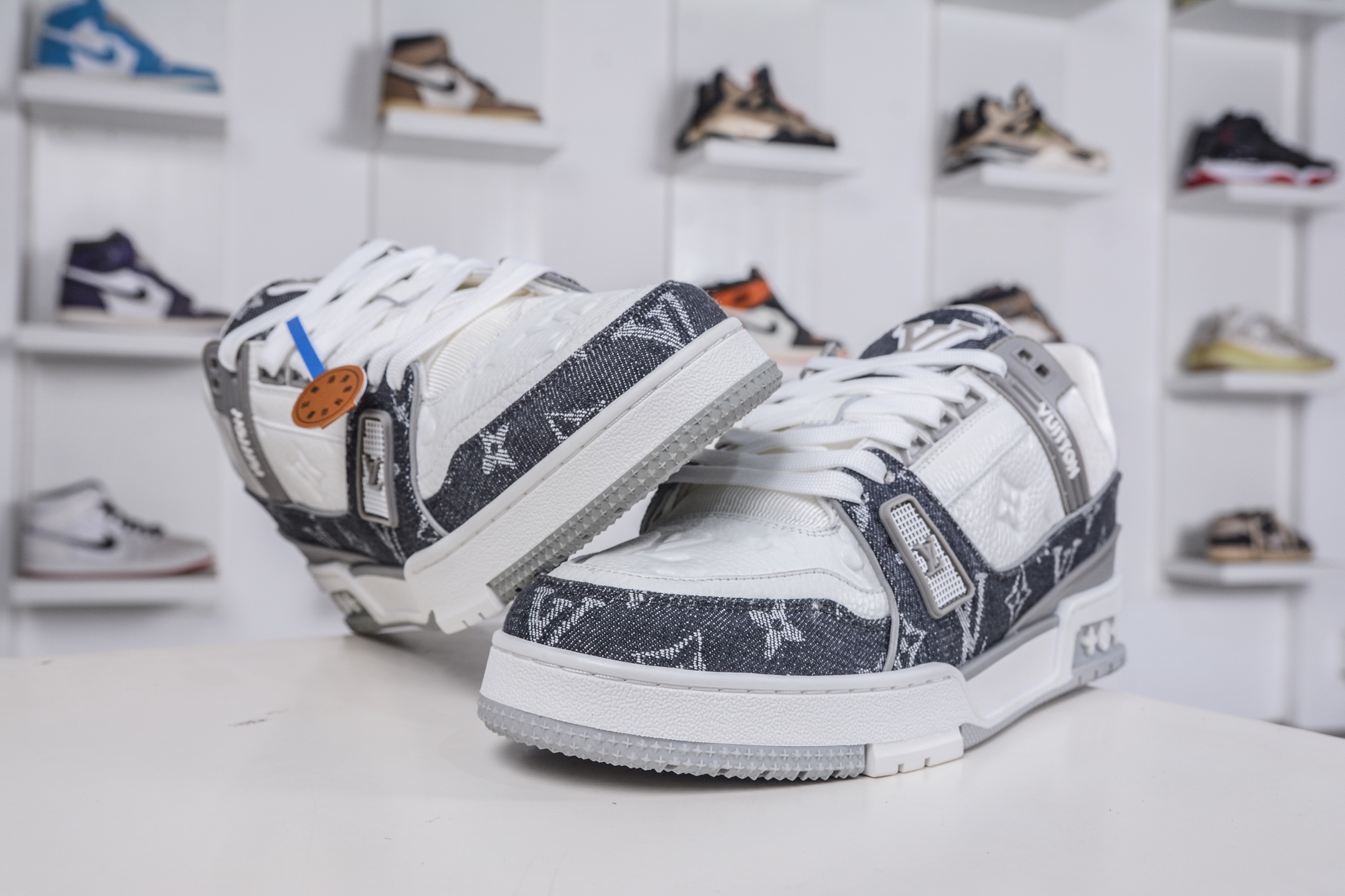 450 M版纯原 Louis VuittLV Trainer系列运动休闲板鞋 白灰牛仔