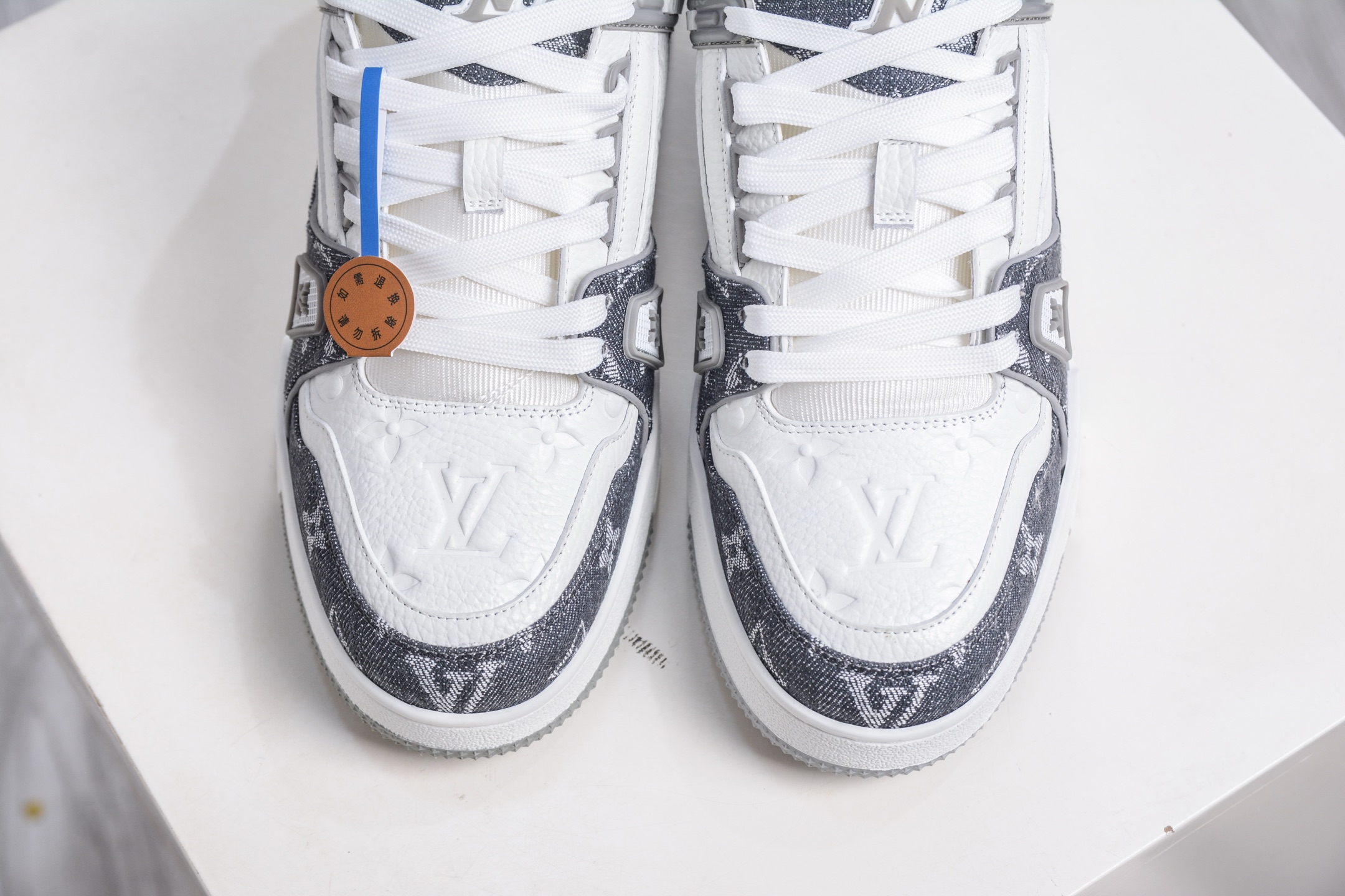 450 M版纯原 Louis VuittLV Trainer系列运动休闲板鞋 白灰牛仔