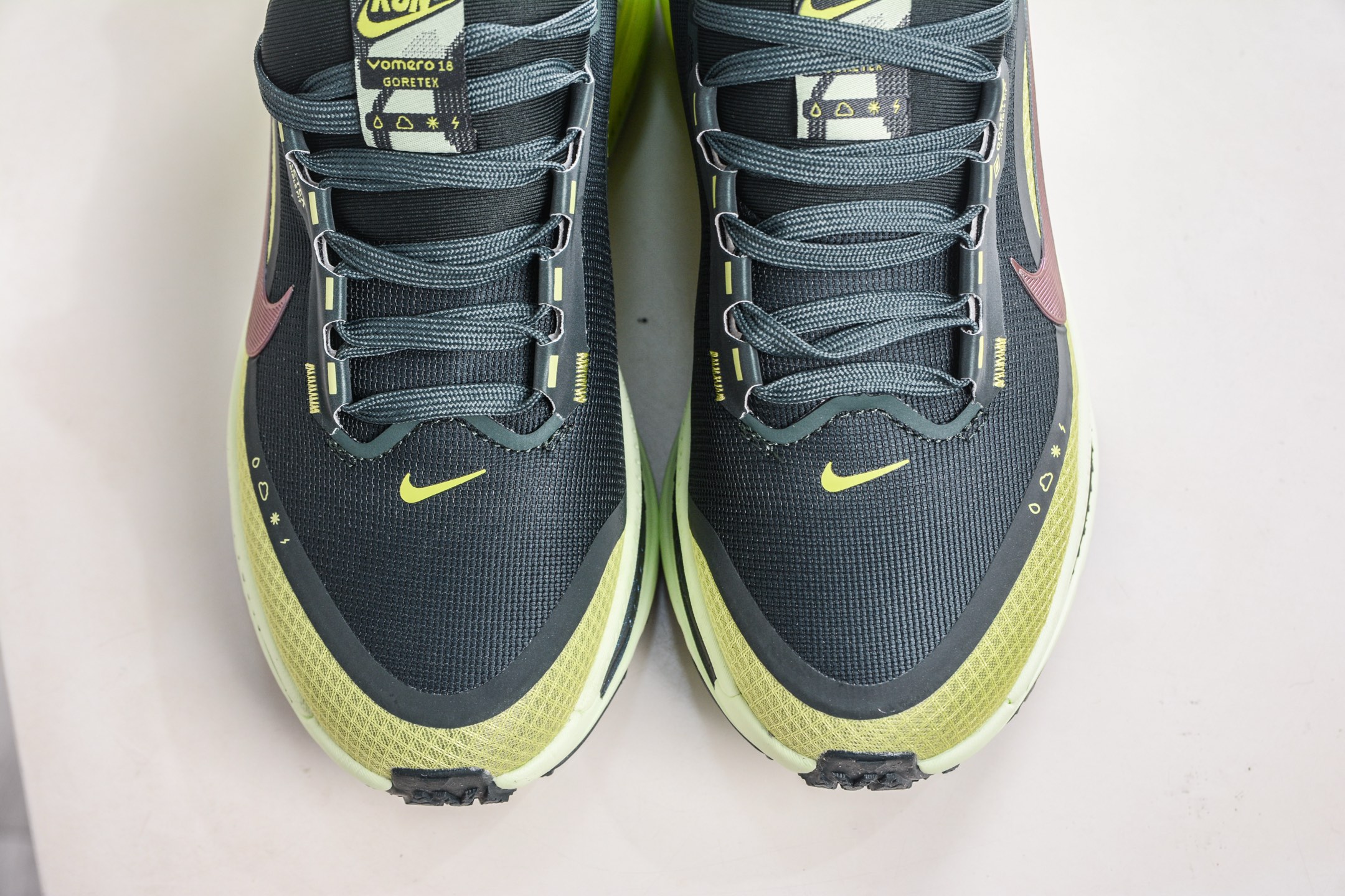 180 Nike Air Zoom Vomero 18 GTX HQ7002-300
