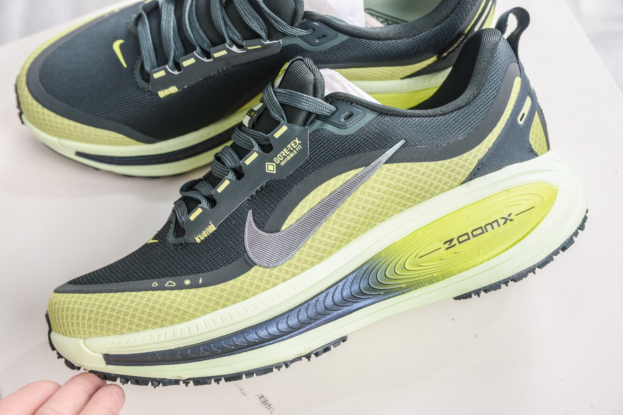 180 Nike Air Zoom Vomero 18 GTX HQ7002-300