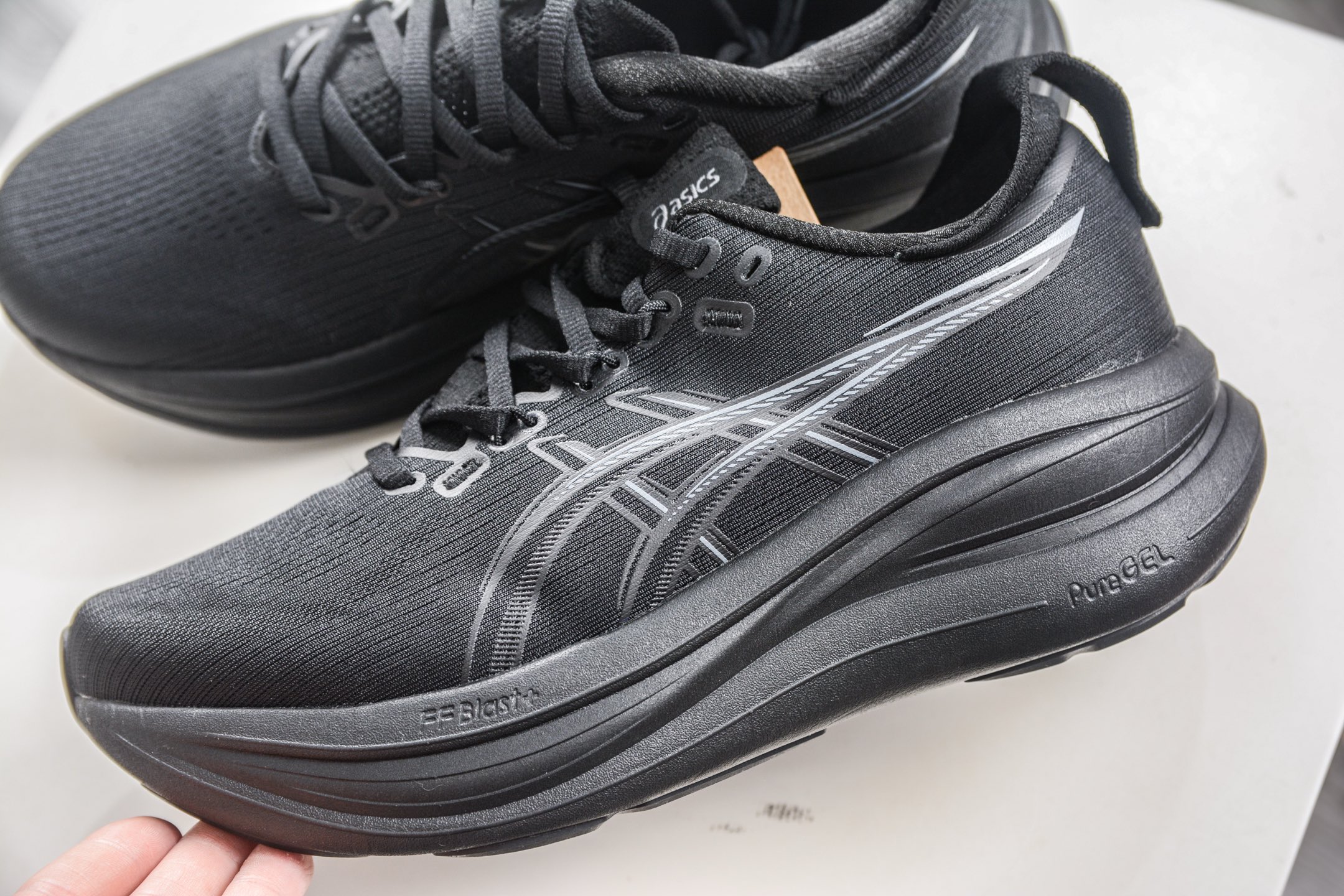 190 Asics GEL-Nimbus 28 亚瑟士缓震跑鞋 1011C591-002