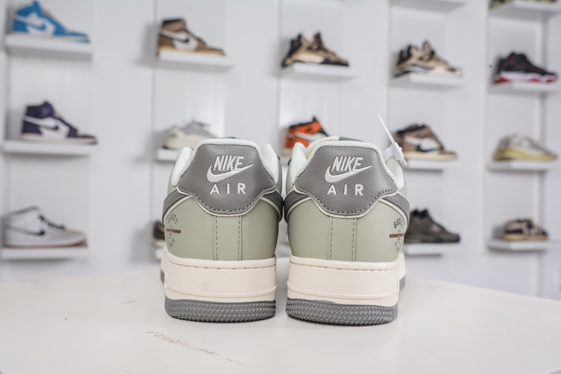 260 Gucci x NIke Air Force 1 古驰联名-米白浅绿灰勾 XS1958-621-Chinese UA Cheap High Quatity Brand Clothes Bags handbags Sneakers wholesale wholesaler seller from China Factory suppliers Fashion Clothing Shoes best Quality Beautiful Price 260 Gucci x NIke Air Force 1 古驰联名-米白浅绿灰勾 XS1958-621