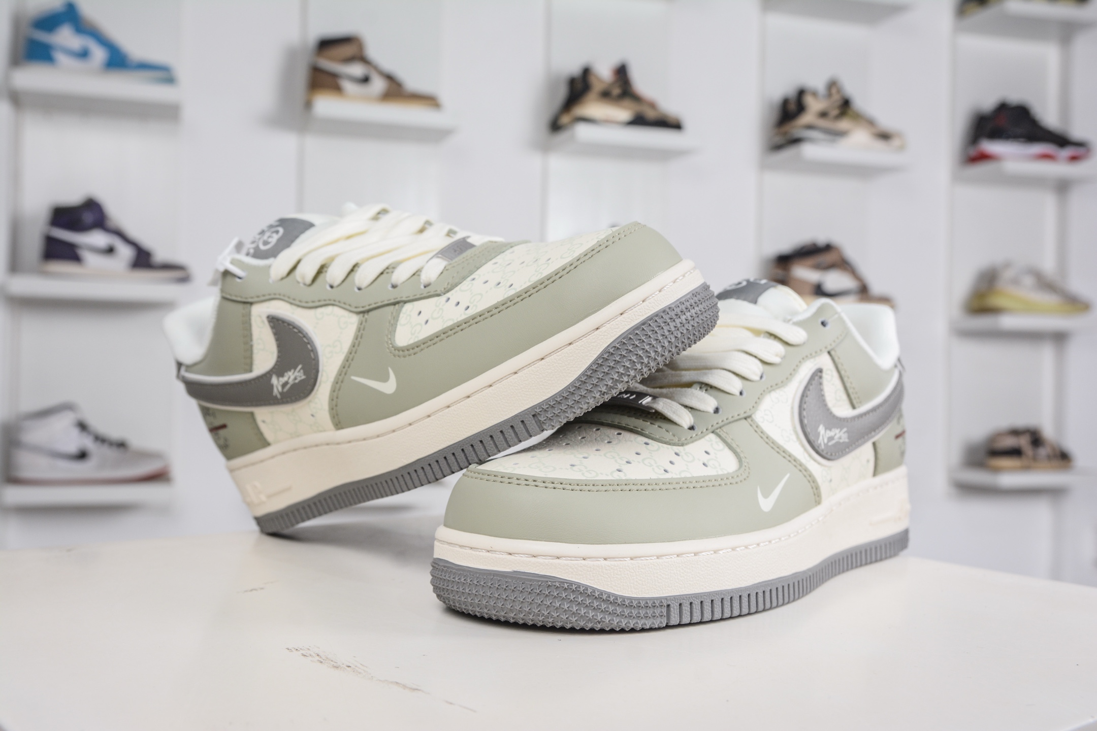 260 Gucci x NIke Air Force 1 古驰联名-米白浅绿灰勾 XS1958-621-Chinese UA Cheap High Quatity Brand Clothes Bags handbags Sneakers wholesale wholesaler seller from China Factory suppliers Fashion Clothing Shoes best Quality Beautiful Price 260 Gucci x NIke Air Force 1 古驰联名-米白浅绿灰勾 XS1958-621