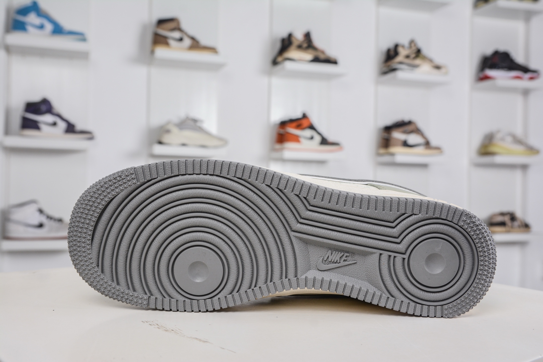 260 Gucci x NIke Air Force 1 古驰联名-米白浅绿灰勾 XS1958-621-Chinese UA Cheap High Quatity Brand Clothes Bags handbags Sneakers wholesale wholesaler seller from China Factory suppliers Fashion Clothing Shoes best Quality Beautiful Price 260 Gucci x NIke Air Force 1 古驰联名-米白浅绿灰勾 XS1958-621