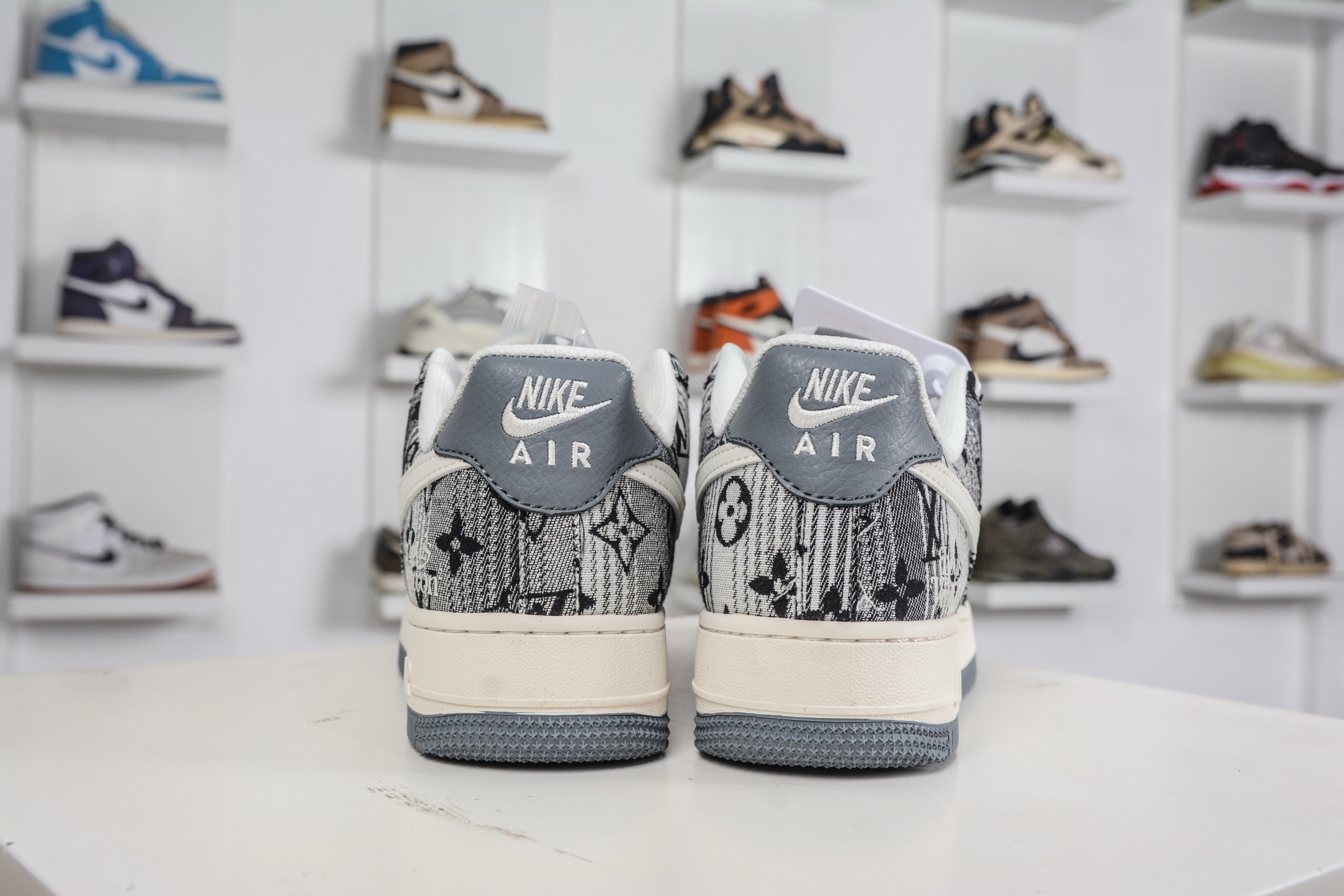 260 Nike Air Force 1 Low 07 x Louis Vuitton LV联名-水墨纹理牛仔布 XS1958-583-Chinese UA Cheap High Quatity Brand Clothes Bags handbags Sneakers wholesale wholesaler seller from China Factory suppliers Fashion Clothing Shoes best Quality Beautiful Price 260 Nike Air Force 1 Low 07 x Louis Vuitton LV联名-水墨纹理牛仔布 XS1958-583