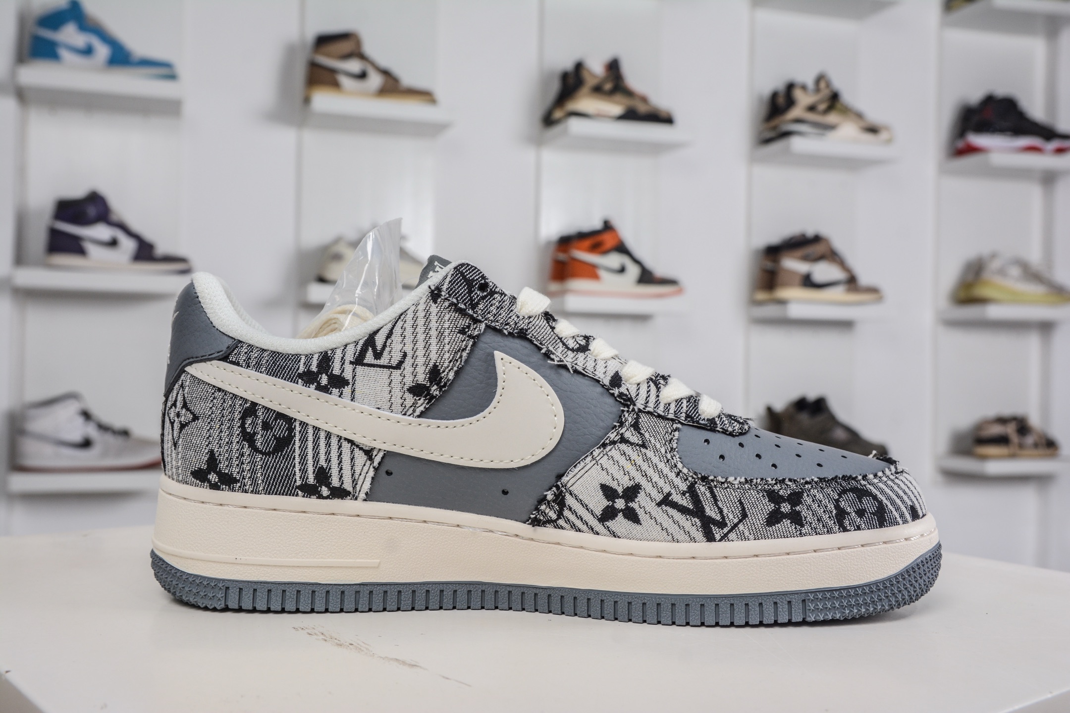 260 Nike Air Force 1 Low 07 x Louis Vuitton LV联名-水墨纹理牛仔布 XS1958-583-Chinese UA Cheap High Quatity Brand Clothes Bags handbags Sneakers wholesale wholesaler seller from China Factory suppliers Fashion Clothing Shoes best Quality Beautiful Price 260 Nike Air Force 1 Low 07 x Louis Vuitton LV联名-水墨纹理牛仔布 XS1958-583