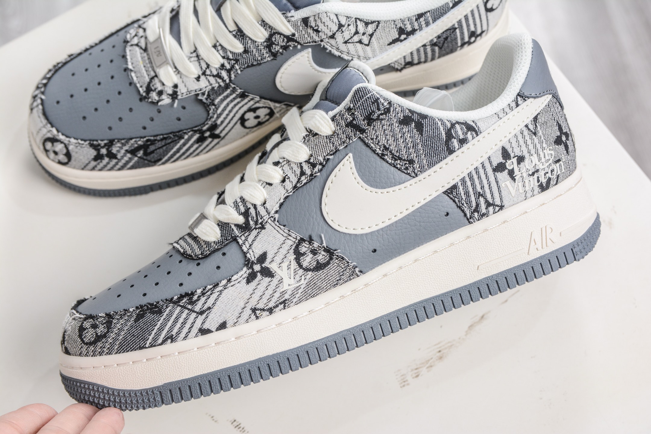 260 Nike Air Force 1 Low 07 x Louis Vuitton LV联名-水墨纹理牛仔布 XS1958-583-Chinese UA Cheap High Quatity Brand Clothes Bags handbags Sneakers wholesale wholesaler seller from China Factory suppliers Fashion Clothing Shoes best Quality Beautiful Price 260 Nike Air Force 1 Low 07 x Louis Vuitton LV联名-水墨纹理牛仔布 XS1958-583